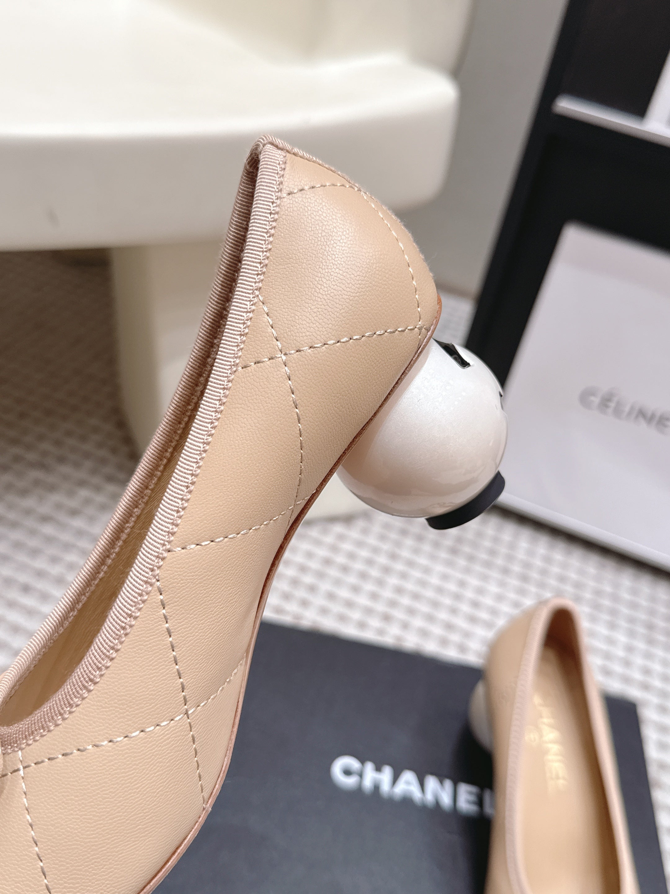 CHANEL 26S PEARL HIGH HEELS 55 MM IN BEIGE CALFSKIN WITH BLACK CC LOGO