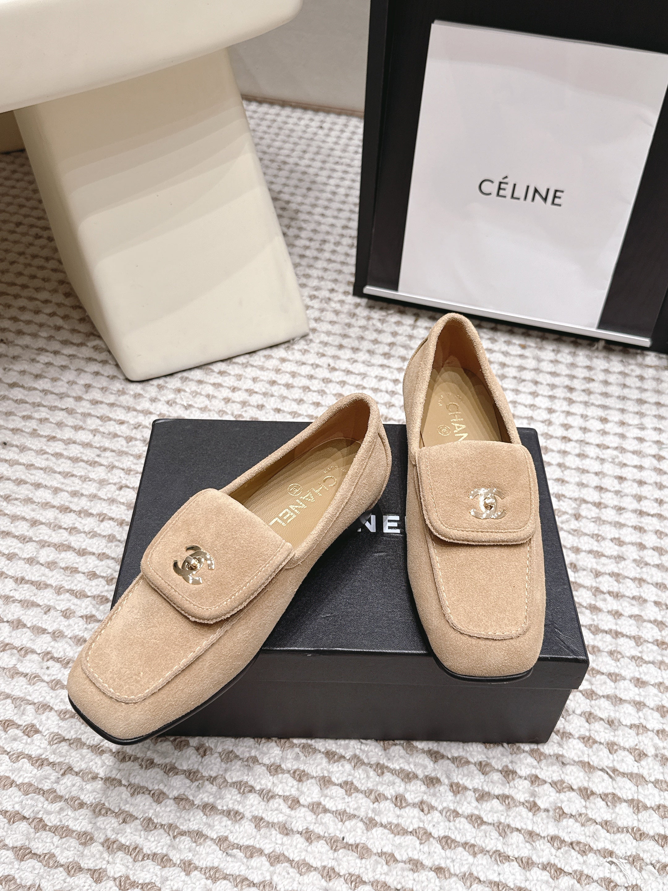 CHANEL 26S LOAFERS IN BEIGE SUEDE WITH GOLD-TONE CC LOGO