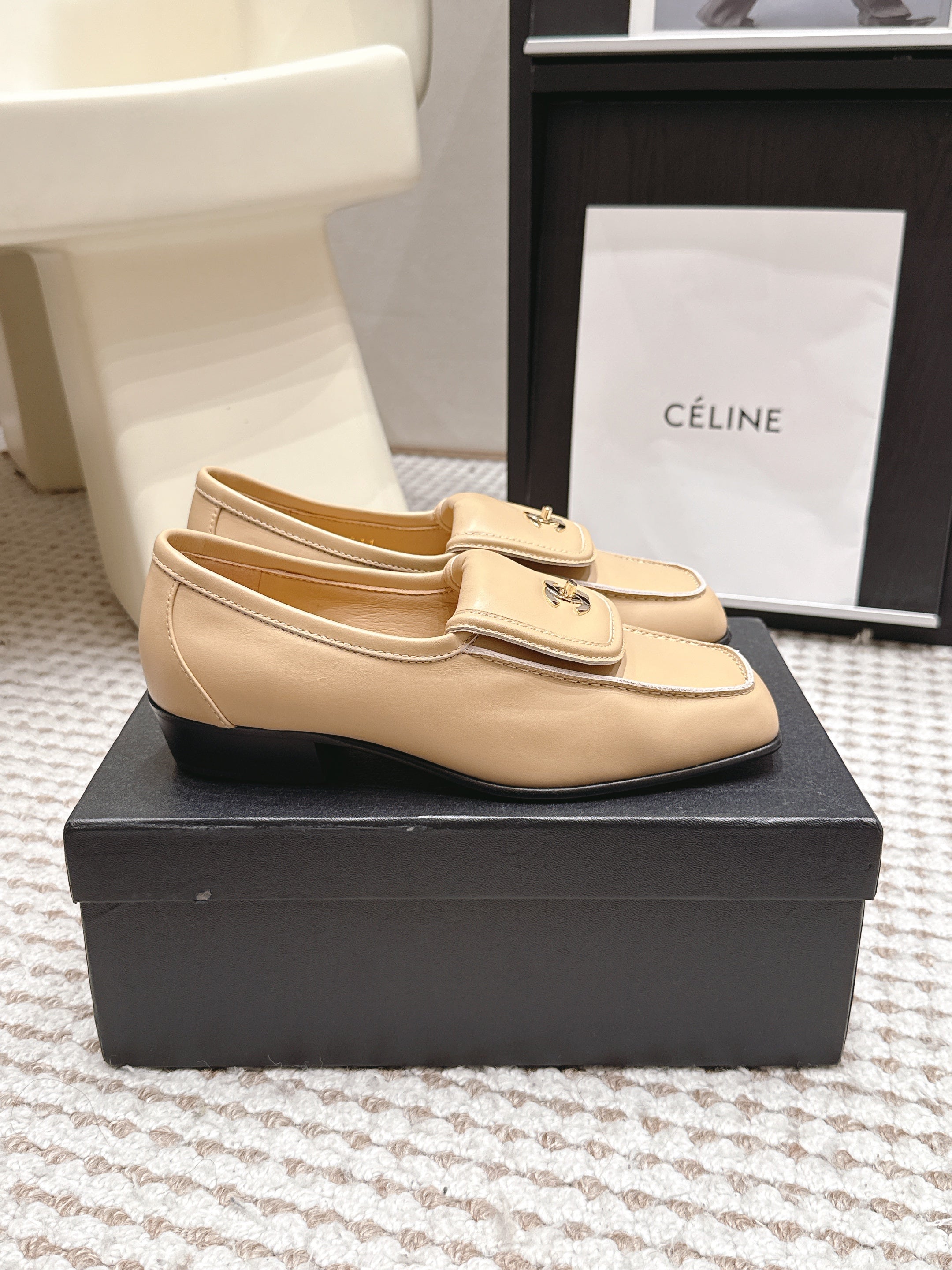 CHANEL 26S LOAFERS IN BEIGE CALFSKIN WITH GOLD-TONE CC LOGO