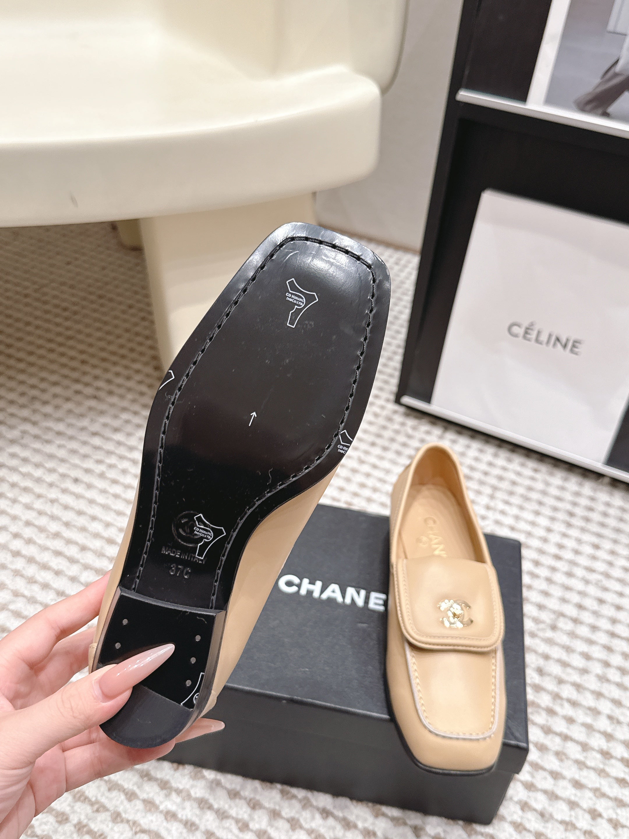 CHANEL 26S LOAFERS IN BEIGE CALFSKIN WITH GOLD-TONE CC LOGO