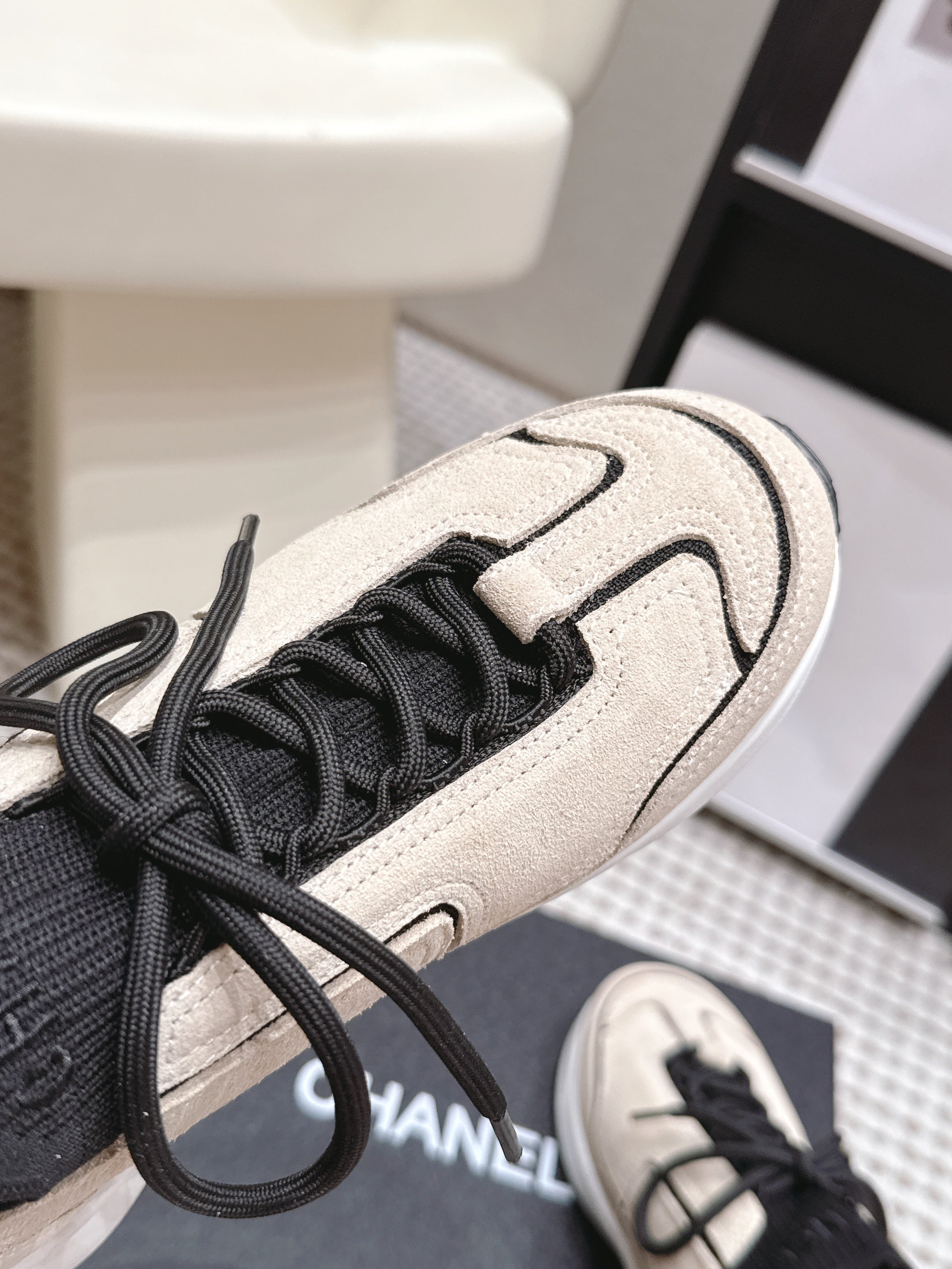 CHANEL 26S PLATFORM SNEAKERS 30 MM IN BEIGE SUEDE WITH BLACK FABRIC