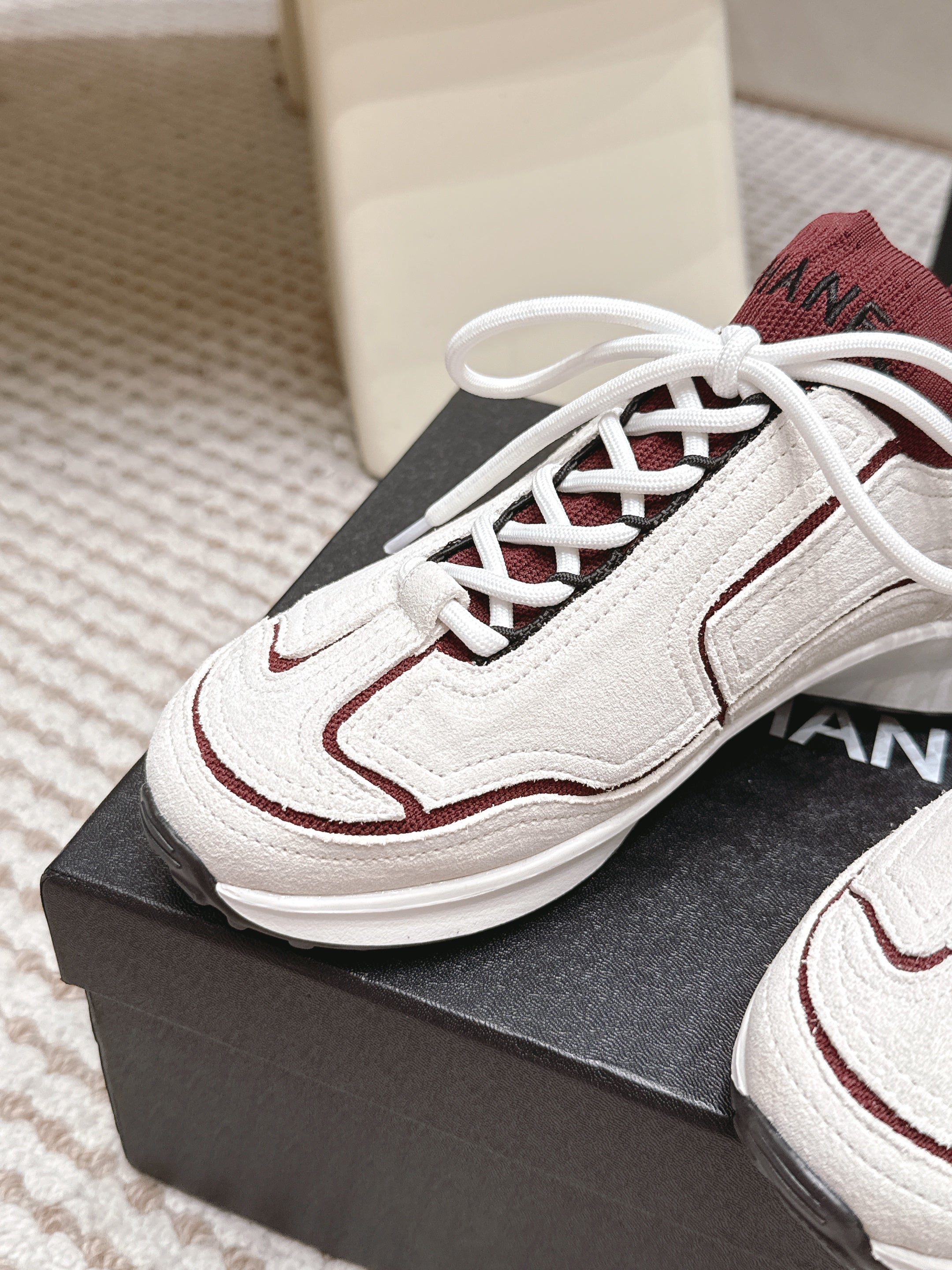 CHANEL 26S PLATFORM SNEAKERS 30 MM IN WHITE SUEDE WITH BURGUNDY FABRIC