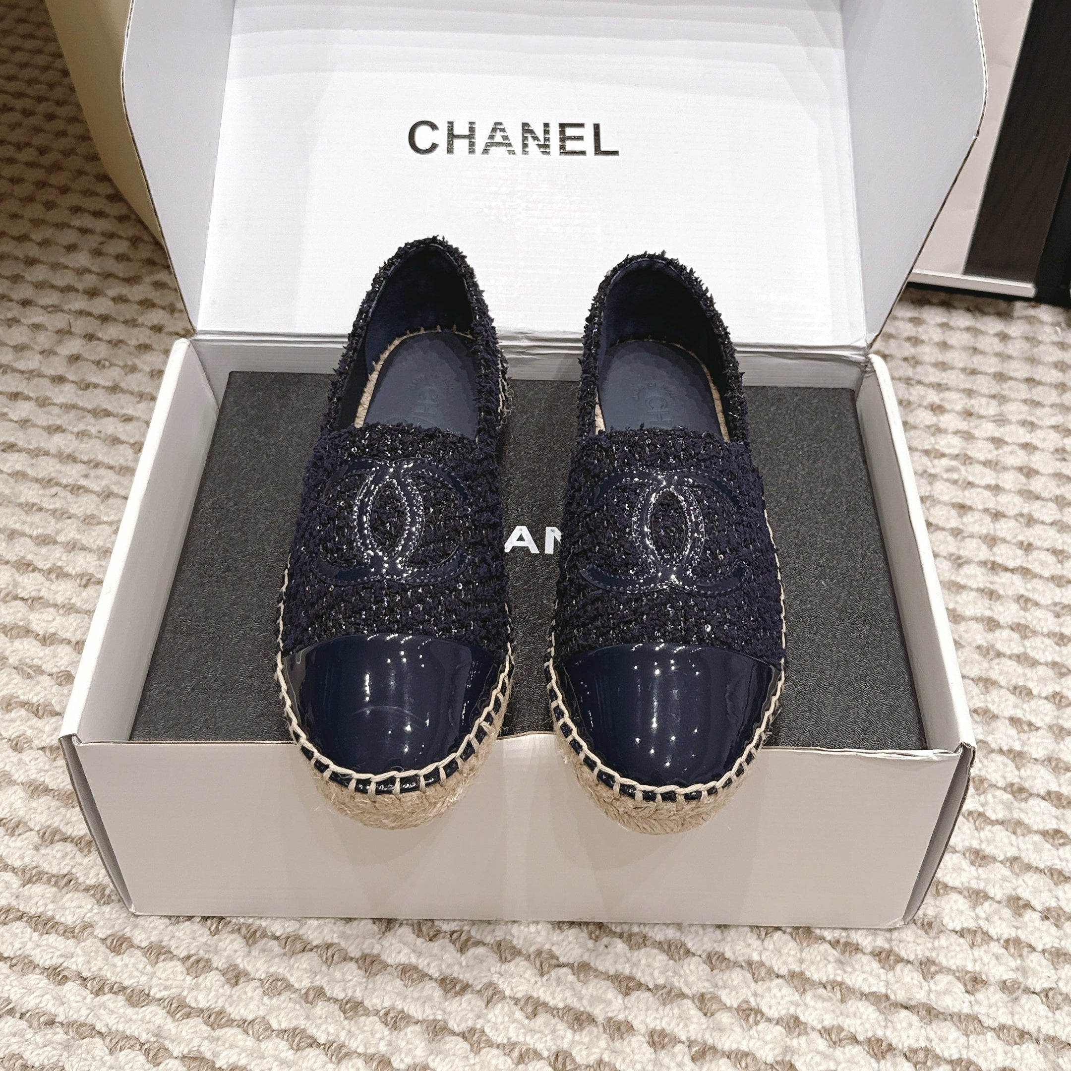 CHANEL 26S SLIP ONS IN NAVY BLUE TWEED AND PATENT CALFSKIN