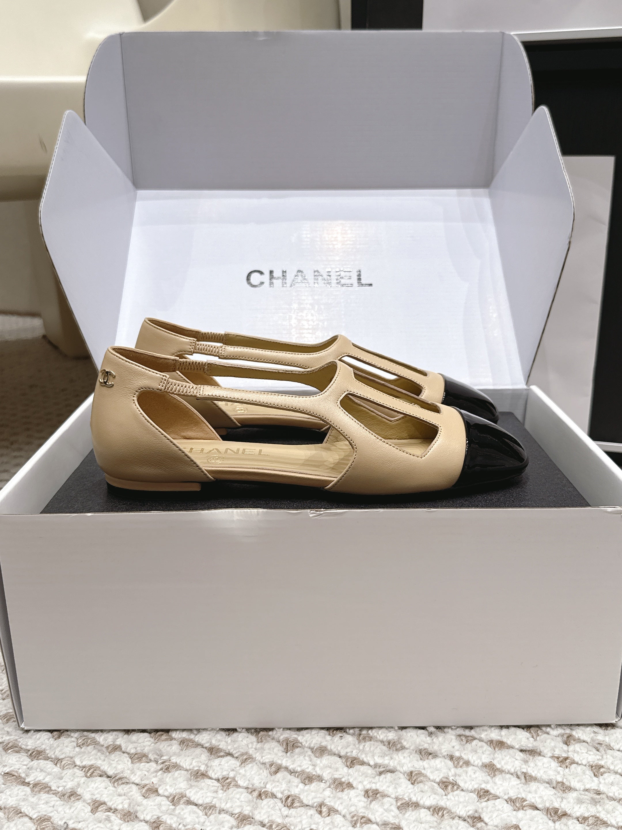 CHANEL 26S ROUND TOE MARY JANE FLATS IN OFF BEIGE CUTOUT CALFSKIN WITH BLACK PATENT TOE