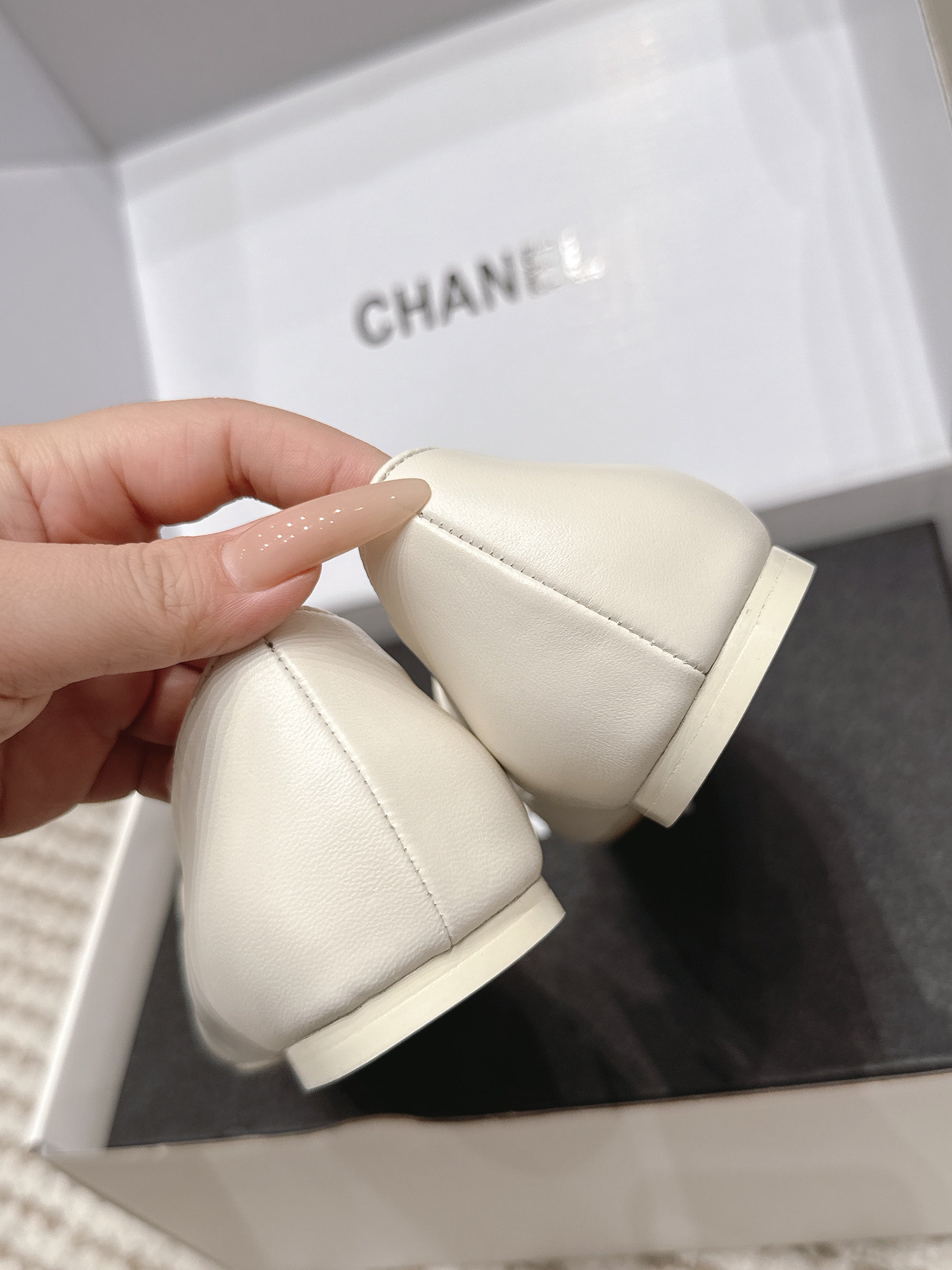 CHANEL 26S SQUARE TOE FLATS IN WHITE CALFSKIN WITH GOLD TONE CC LOGO