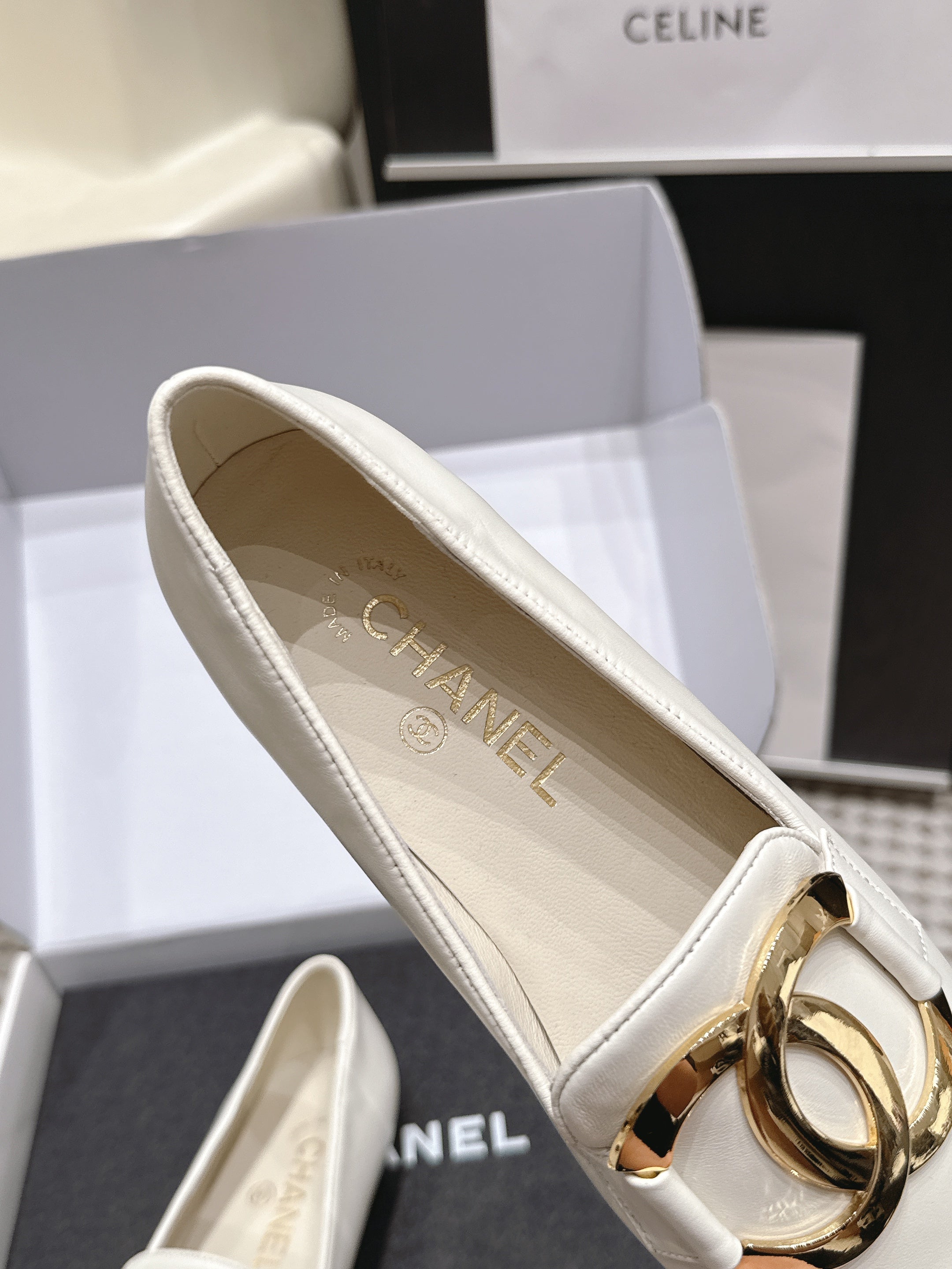 CHANEL 26S SQUARE TOE FLATS IN WHITE CALFSKIN WITH GOLD TONE CC LOGO