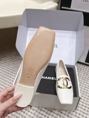CHANEL 26S SQUARE TOE FLATS IN WHITE CALFSKIN WITH GOLD TONE CC LOGO