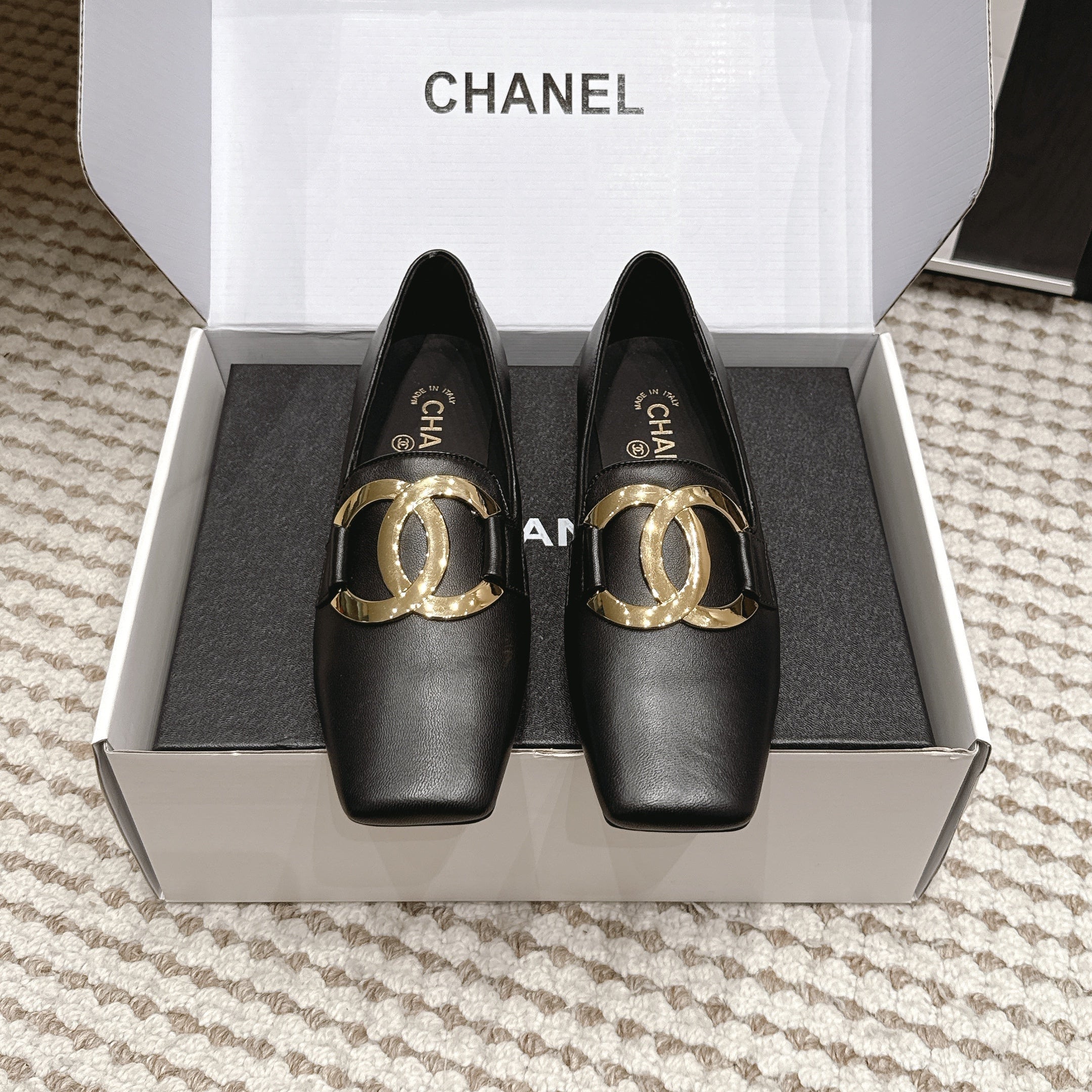 CHANEL 26S SQUARE TOE FLATS IN BLACK CALFSKIN WITH GOLD TONE CC LOGO