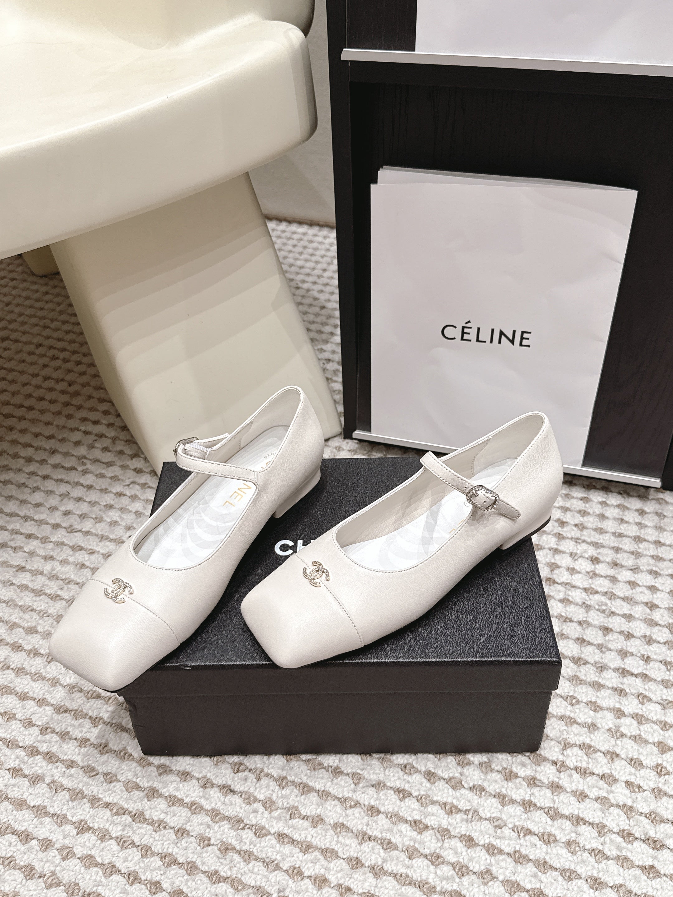 CHANEL 26S SQUARE TOE MARY JANE FLATS IN OFF WHITE CALFSKIN
