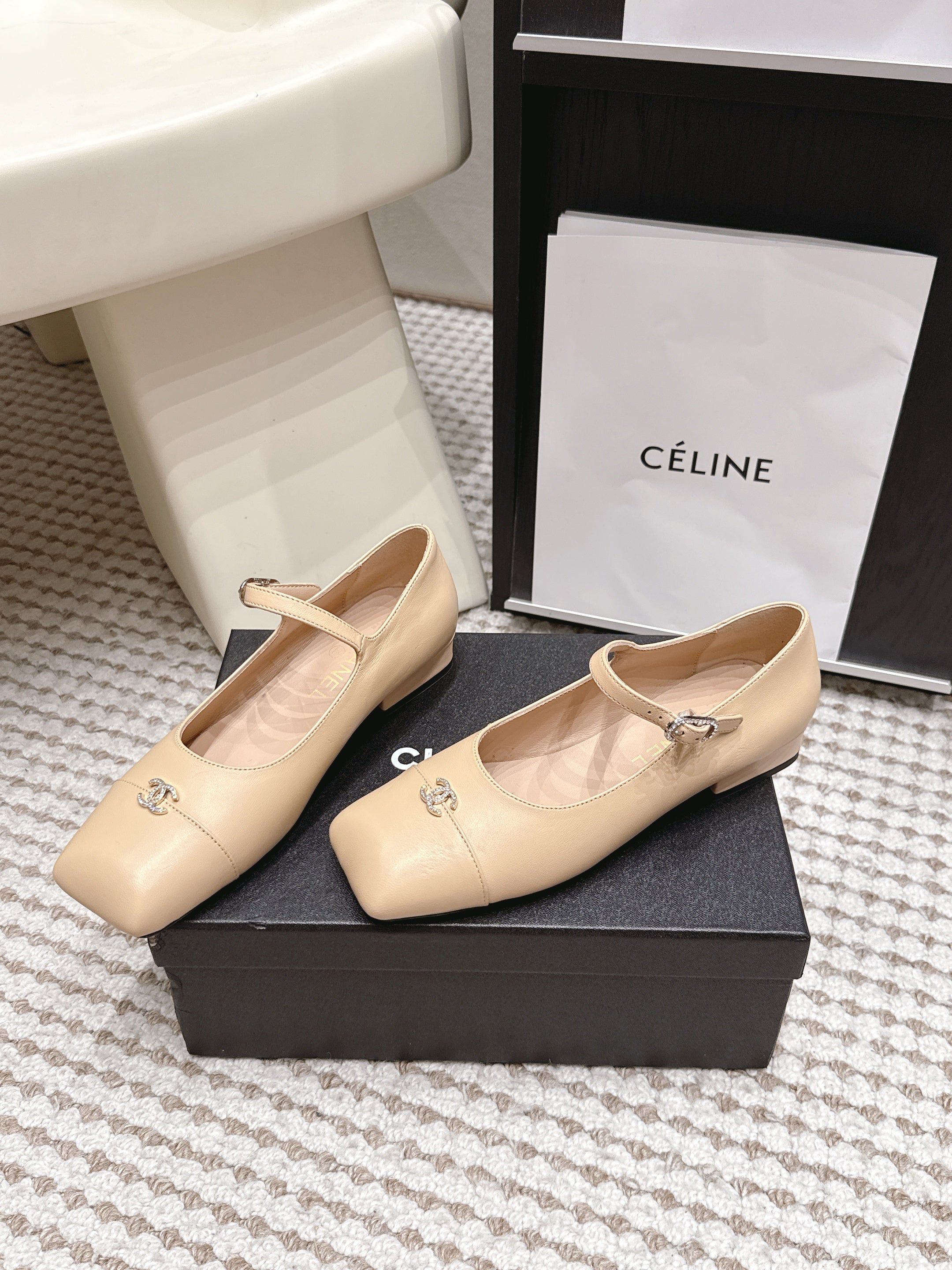 CHANEL 26S SQUARE TOE MARY JANE FLATS IN BEIGE CALFSKIN