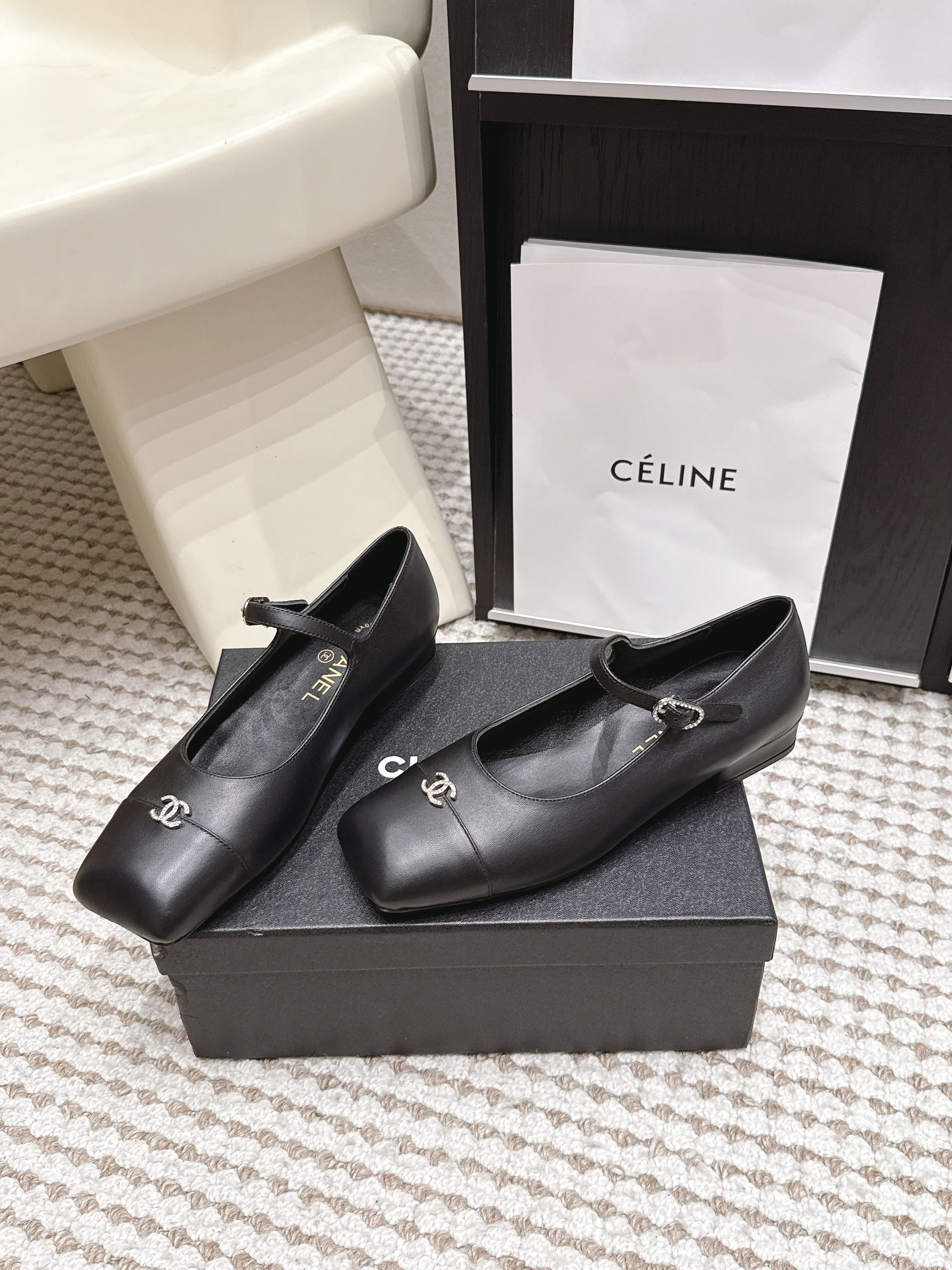 CHANEL 26S SQUARE TOE MARY JANE FLATS IN BLACK CALFSKIN