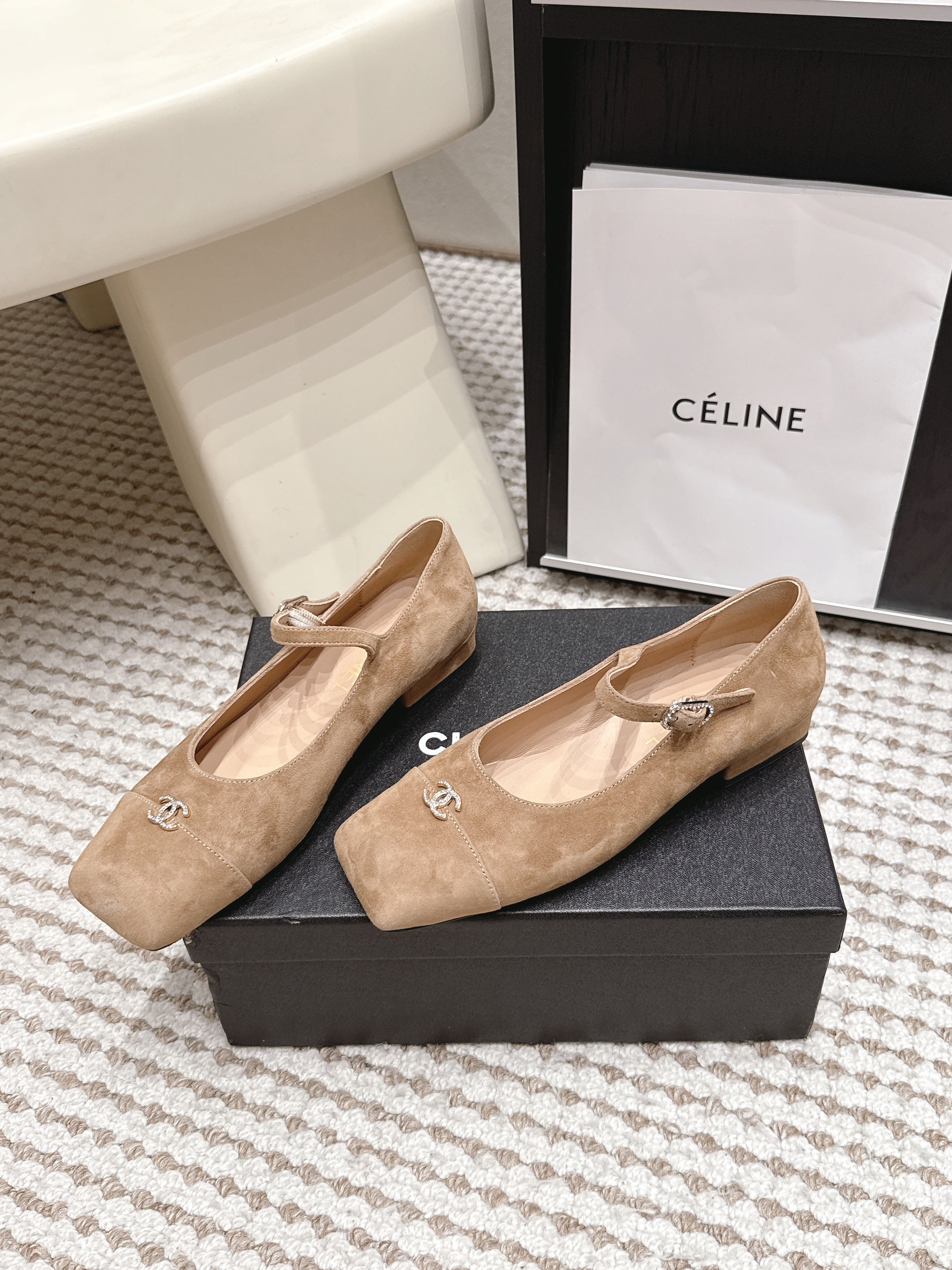 CHANEL 26S SQUARE TOE MARY JANE FLATS IN LIGHT BROWN SUEDE
