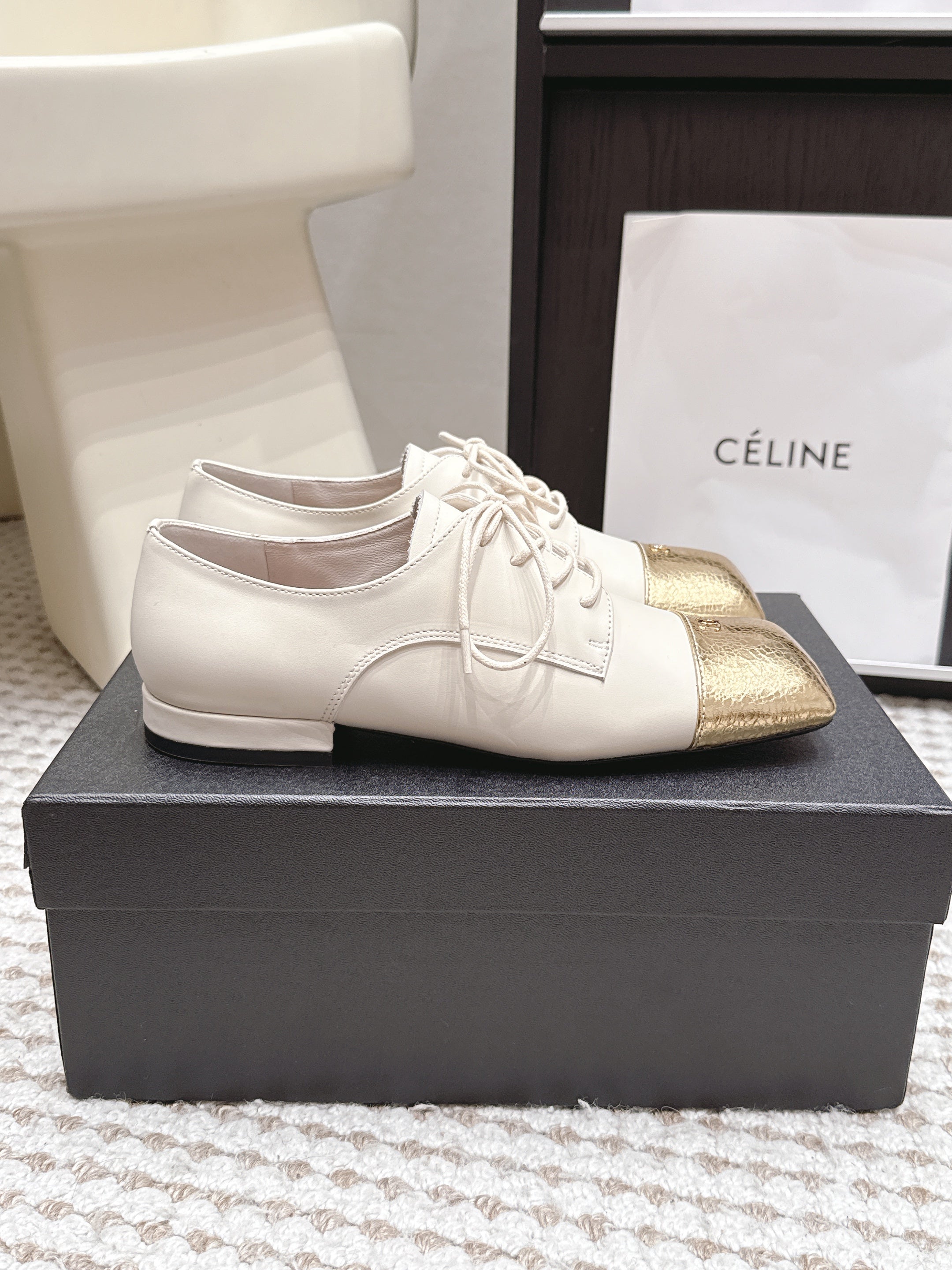 CHANEL 26S LACE-UP OXFORD SHOES IN LIGHT BEIGE CALFSKIN WITH GOLD TOE CAP