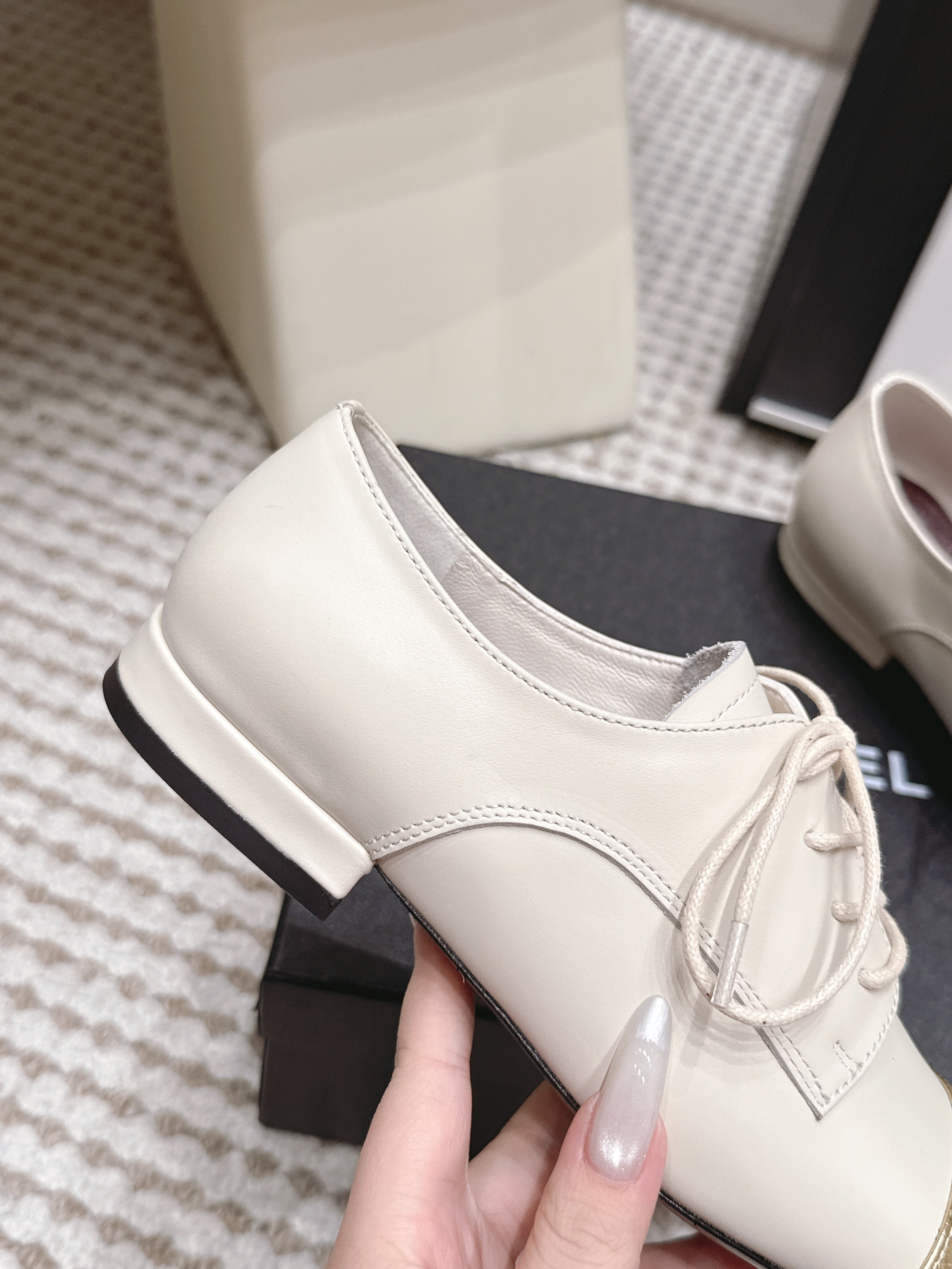 CHANEL 26S LACE-UP OXFORD SHOES IN LIGHT BEIGE CALFSKIN WITH GOLD TOE CAP