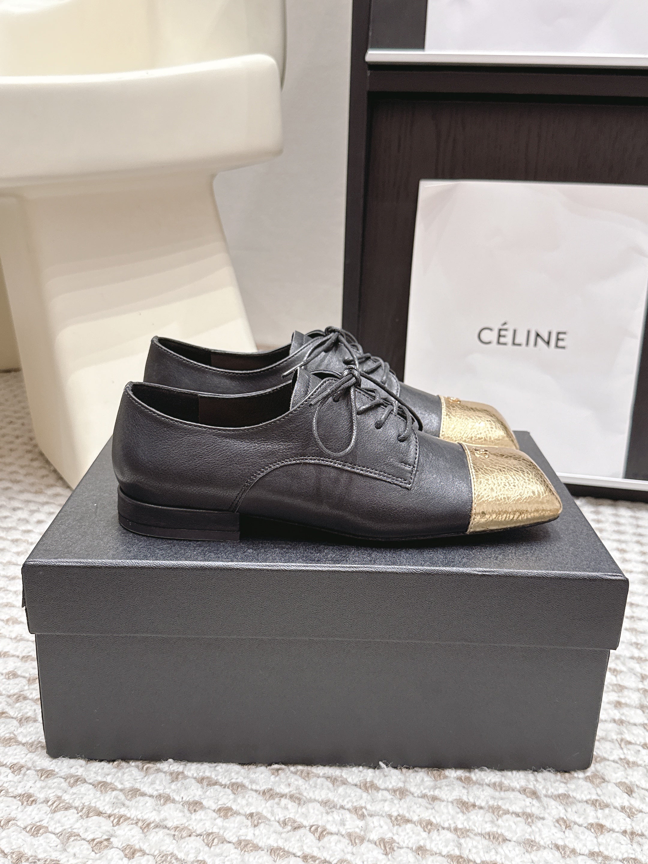CHANEL 26S LACE-UP OXFORD SHOES IN BLACK CALFSKIN WITH GOLD TOE CAP