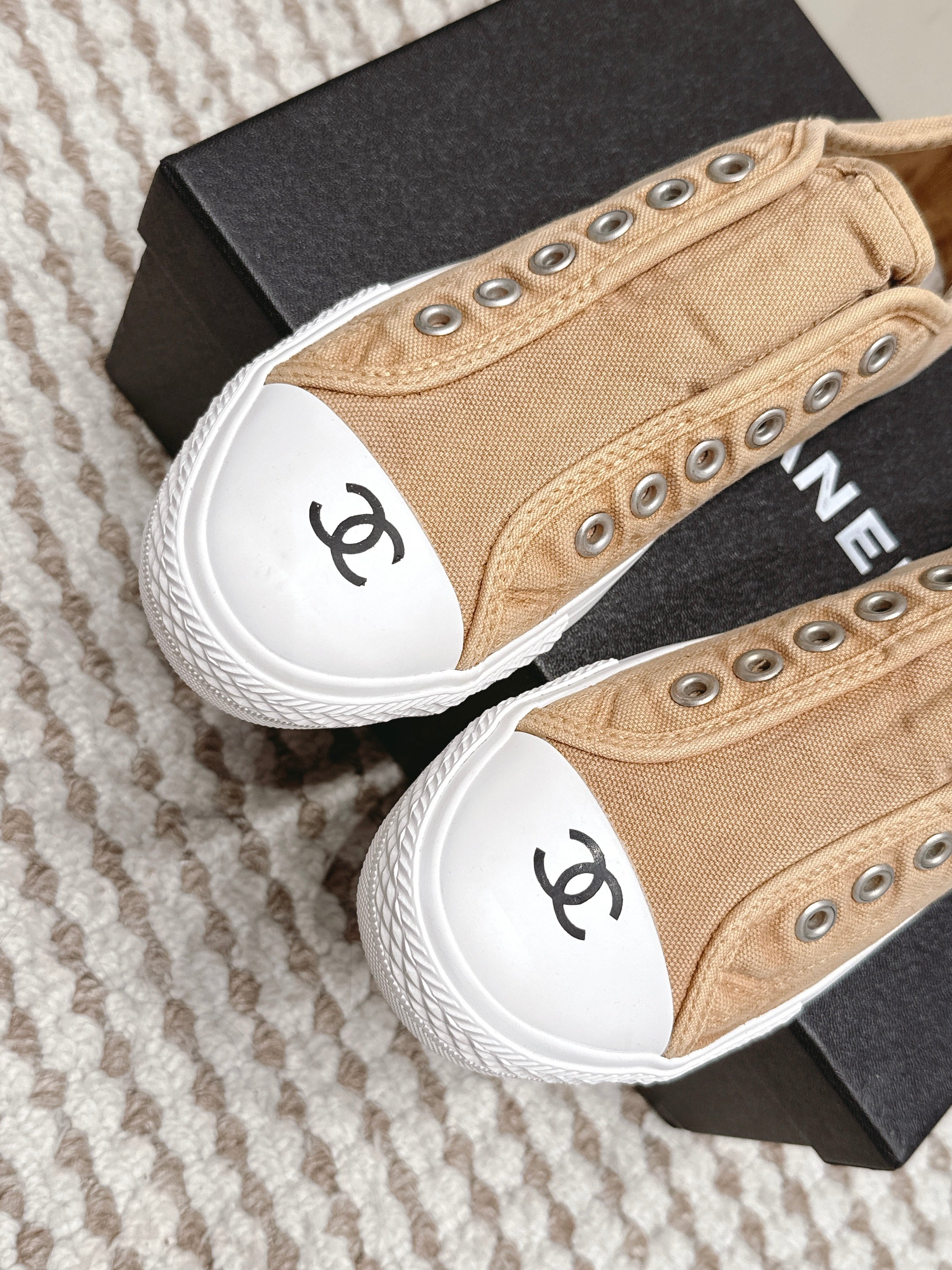 CHANEL 26S SNEAKERS IN BEIGE CANVAS
