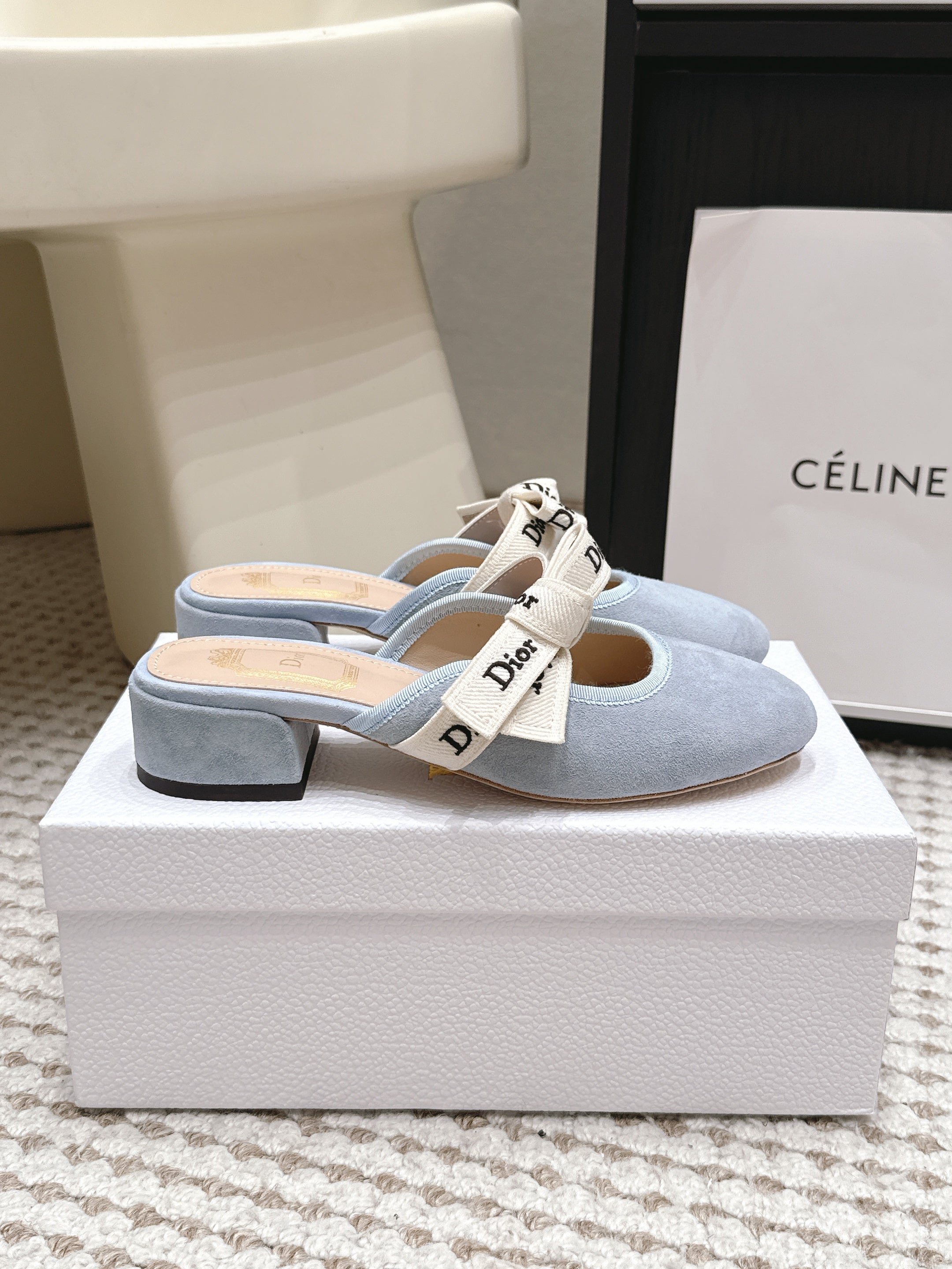 DIOR 26S CLOSED-TOE LOW-HEEL MULE IN LIGHT BLUE SUEDE WITH BOW