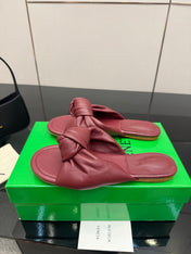 BOTTEGA VENETA 26S SLIDE SANDALS IN DARK RED LAMBSKIN
