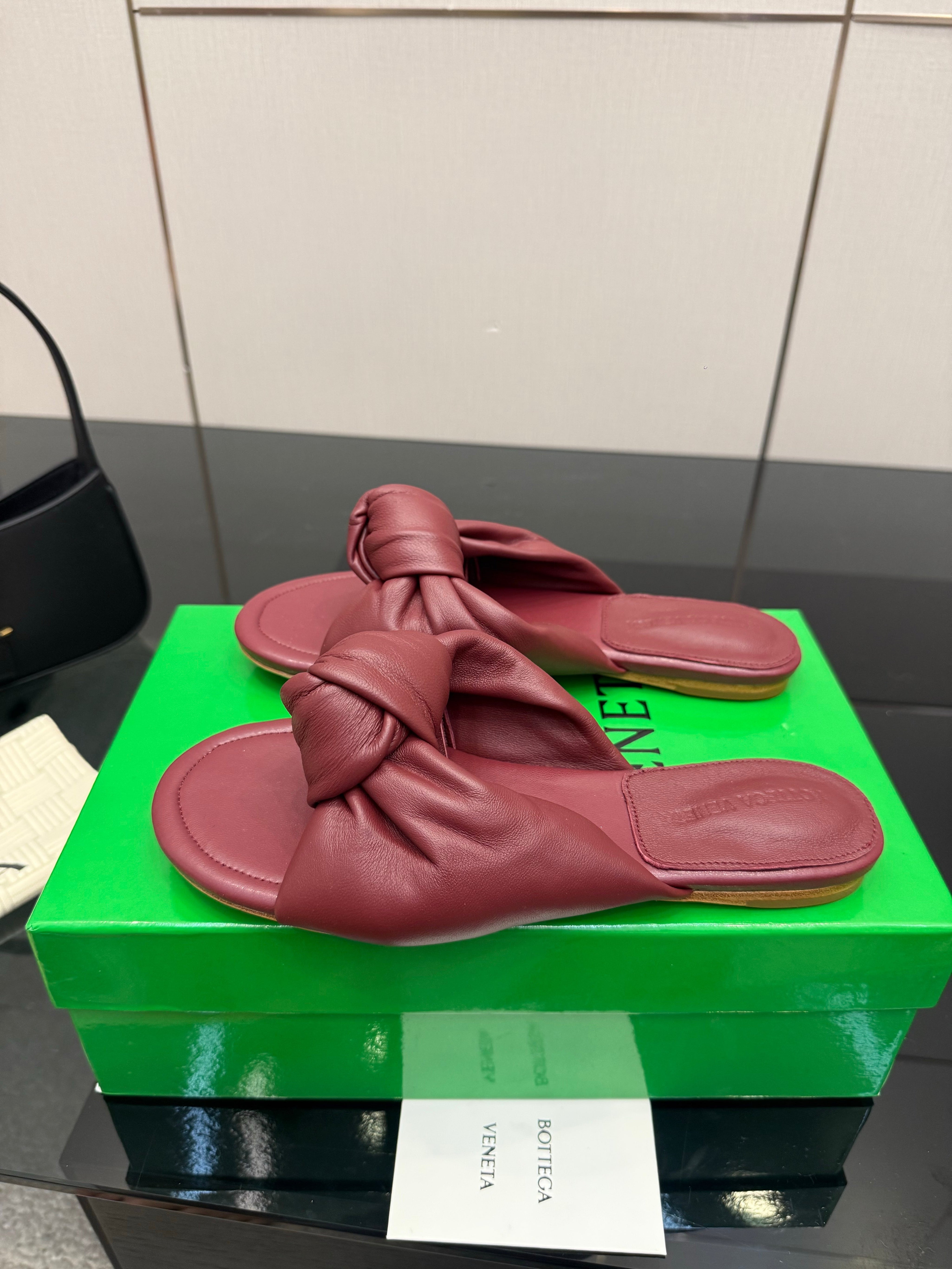 BOTTEGA VENETA 26S SLIDE SANDALS IN DARK RED LAMBSKIN