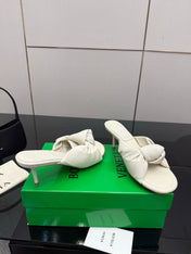 BOTTEGA VENETA 26S KNOT-STRAP HIGH-HEEL SANDALS IN OFF-WHITE LAMBSKIN