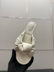 BOTTEGA VENETA 26S SLIDE SANDALS IN OFF-WHITE LAMBSKIN