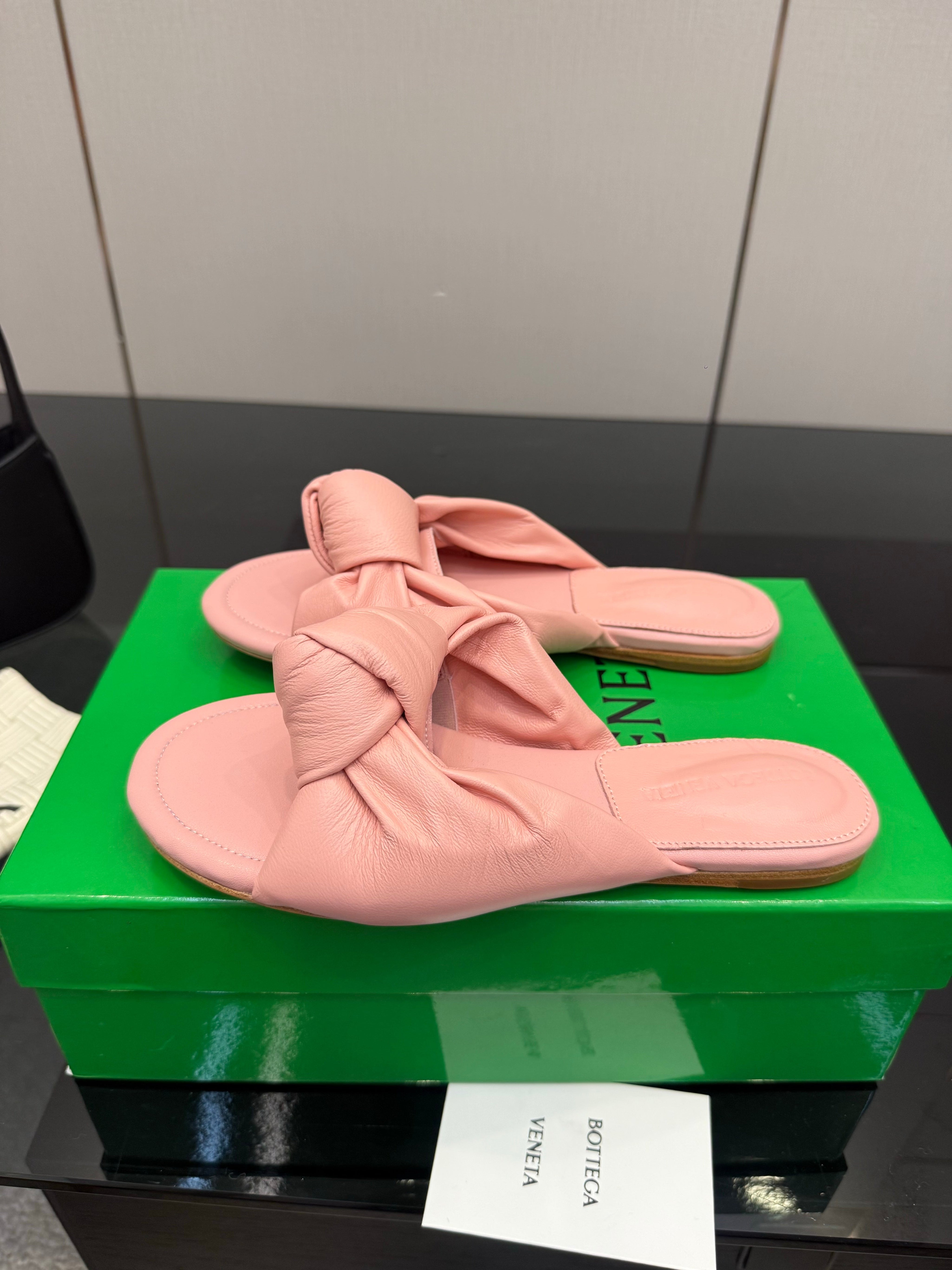 BOTTEGA VENETA 26S SLIDE SANDALS IN PASTEL PINK LAMBSKIN