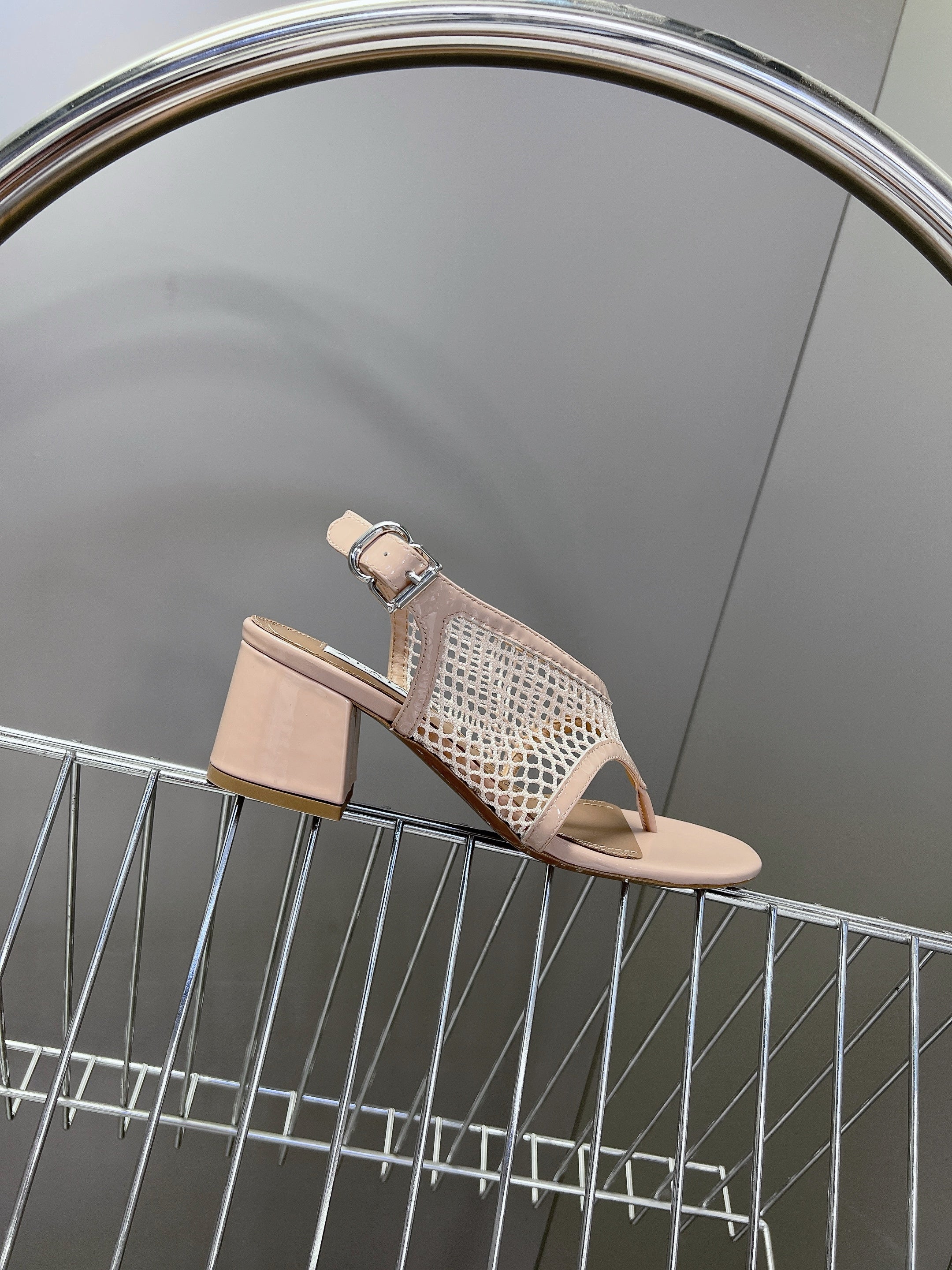 ALAIA 26S MESH THONG HEELS 55 MM IN PALE PINK PATENT CALFSKIN