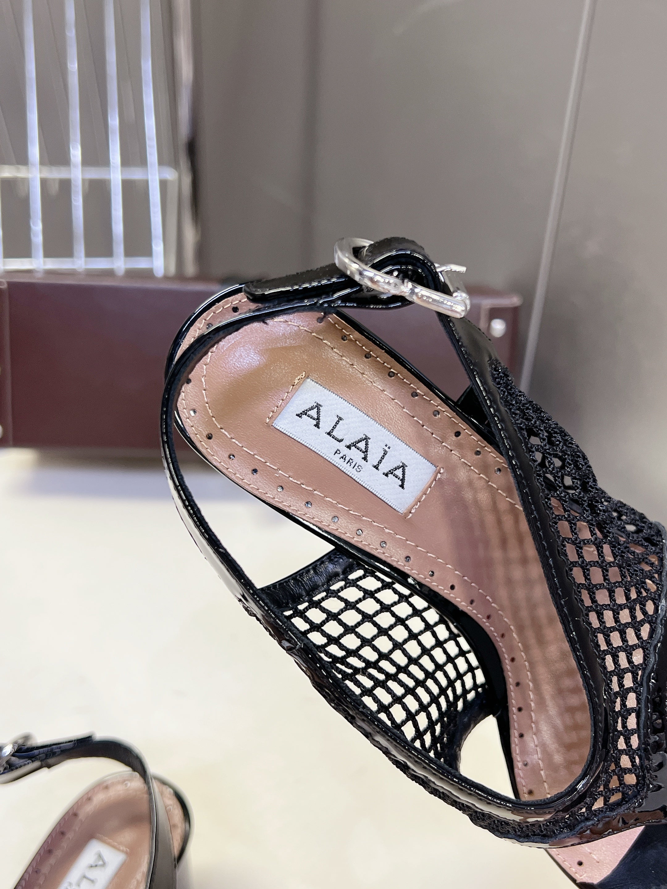 ALAIA 26S MESH THONG HEELS 55 MM IN BLACK PATENT CALFSKIN