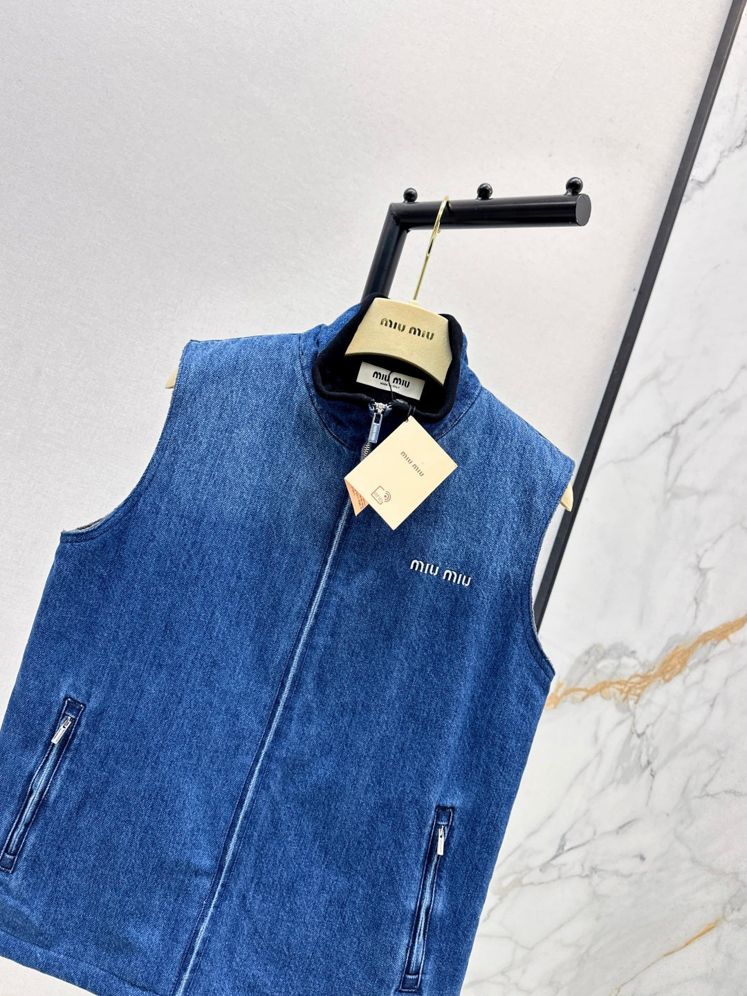 MIUMIU 26S SLEEVELESS DENIM JACKET 958