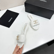 CHANEL 26S SANDALS IN WHITE QUILTED LEATHER