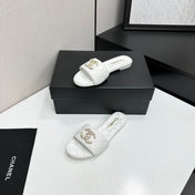 CHANEL 26S SANDALS IN WHITE QUILTED LEATHER