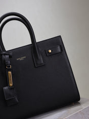 YSL 25S SAC DE JOUR MM 26 IN BLACK SUPPLE GRAINED CALFSKIN GOLD HARDWARE