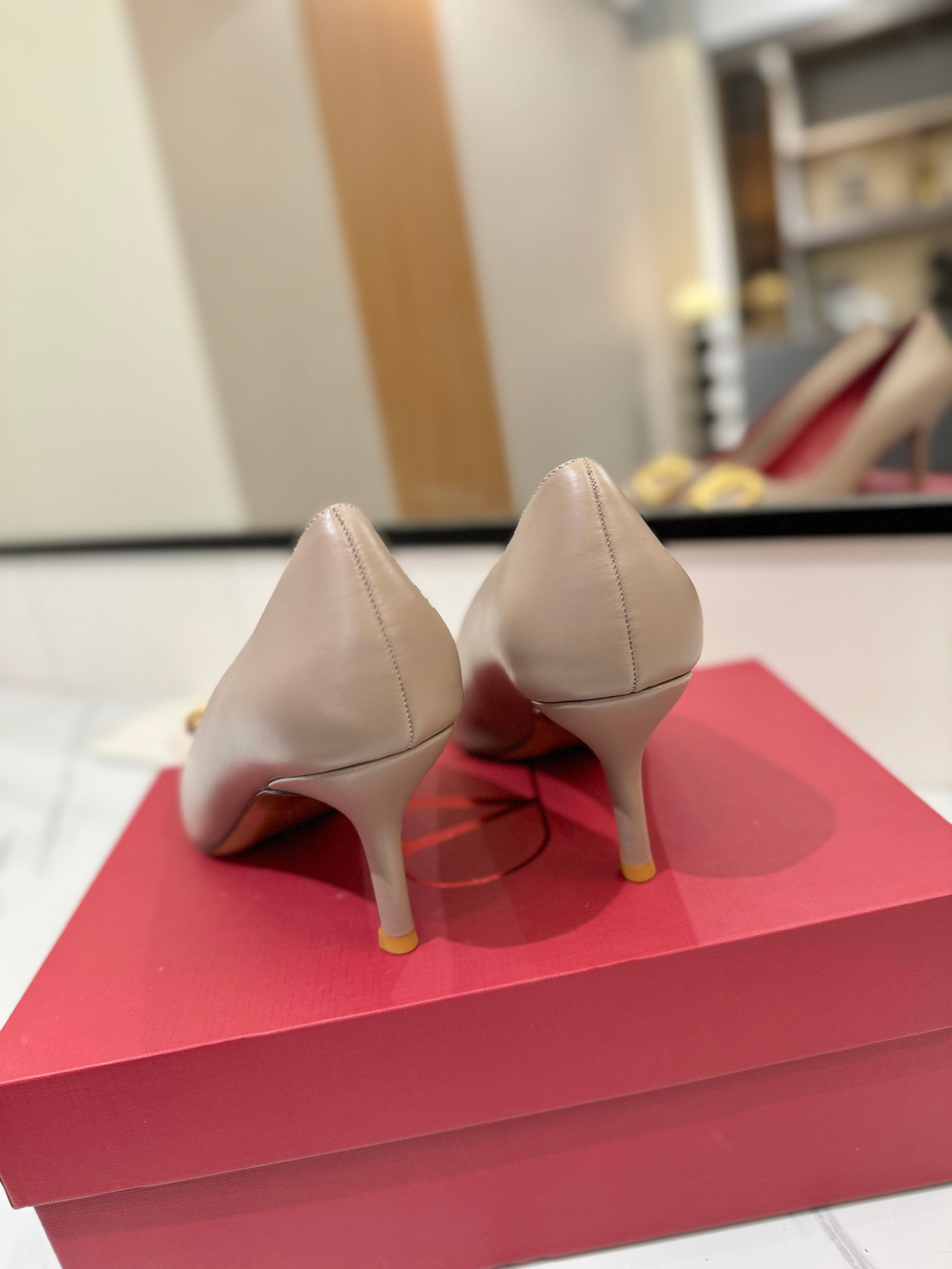 VALENTINO 26S HIGH HEELS 75 MM IN BEIGE SMOOTH CALFSKIN WITH GOLD HARDWARE