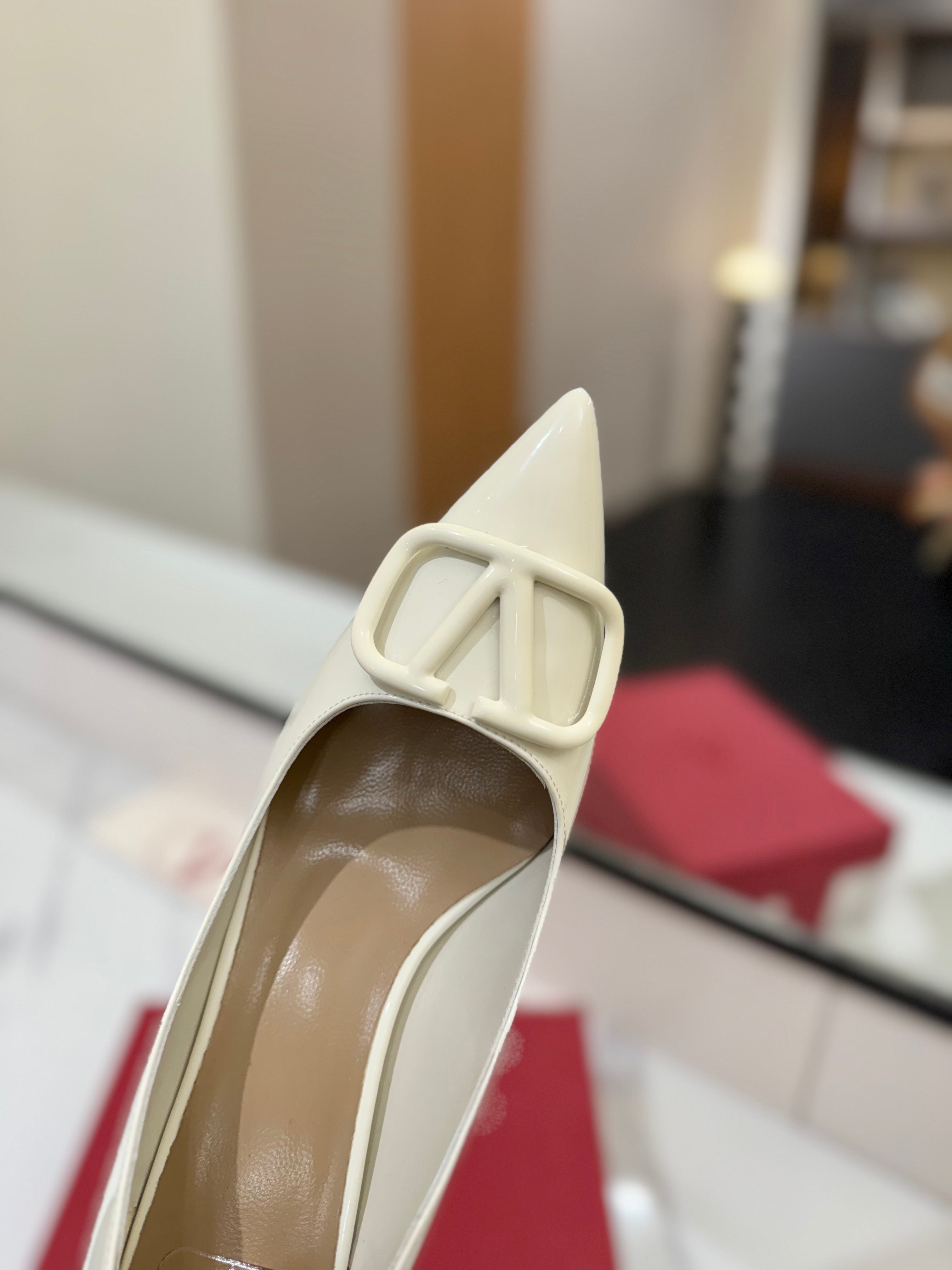 VALENTINO 26S HIGH HEELS 75 MM IN CREAM WHITE PATENT CALFSKIN