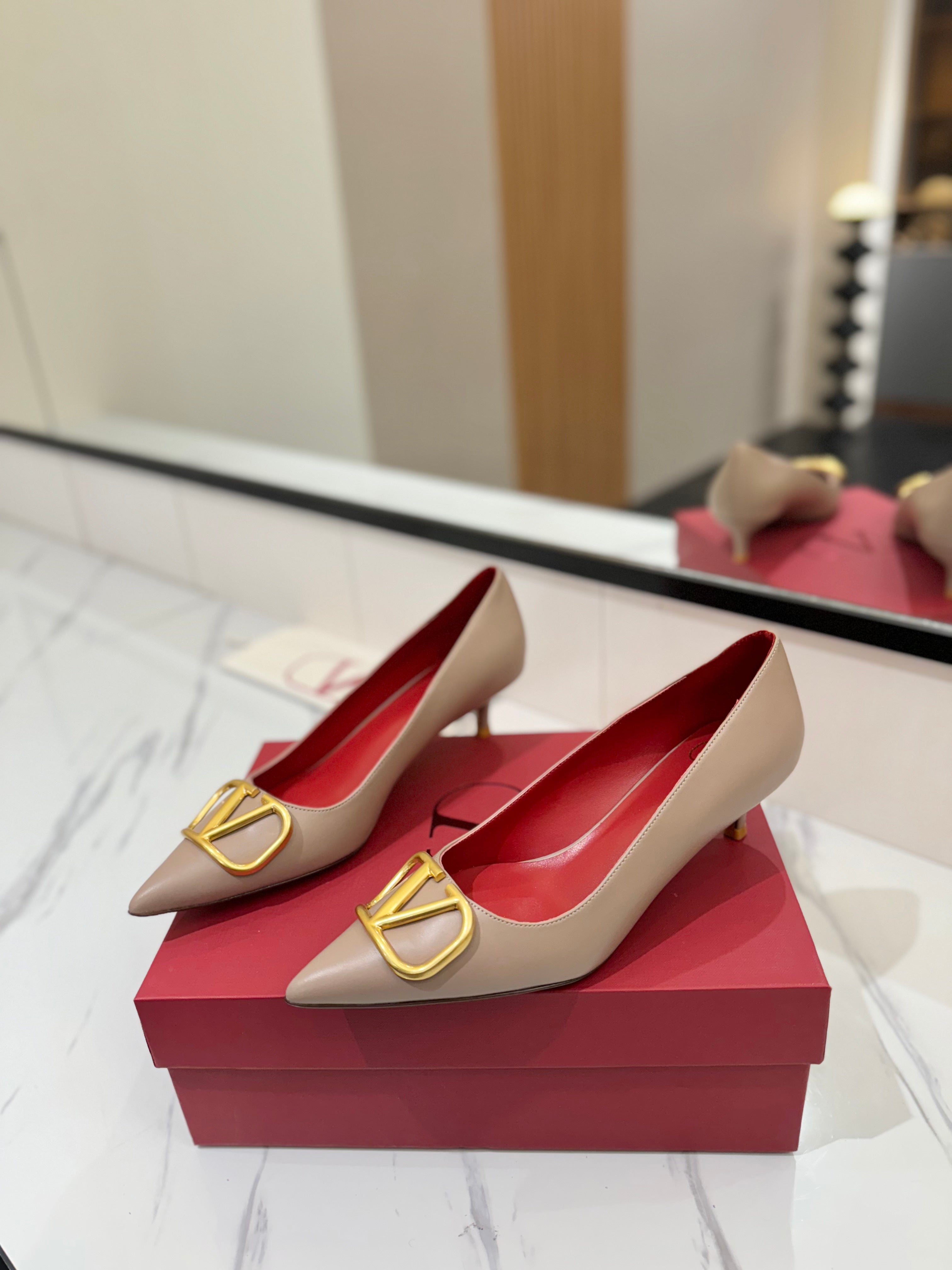 VALENTINO 26S HIGH HEELS 45 MM IN BEIGE SMOOTH CALFSKIN WITH GOLD HARDWARE