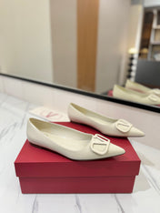 VALENTINO 26S BALLET FLATS IN CREAM WHITE SMOOTH CALFSKIN