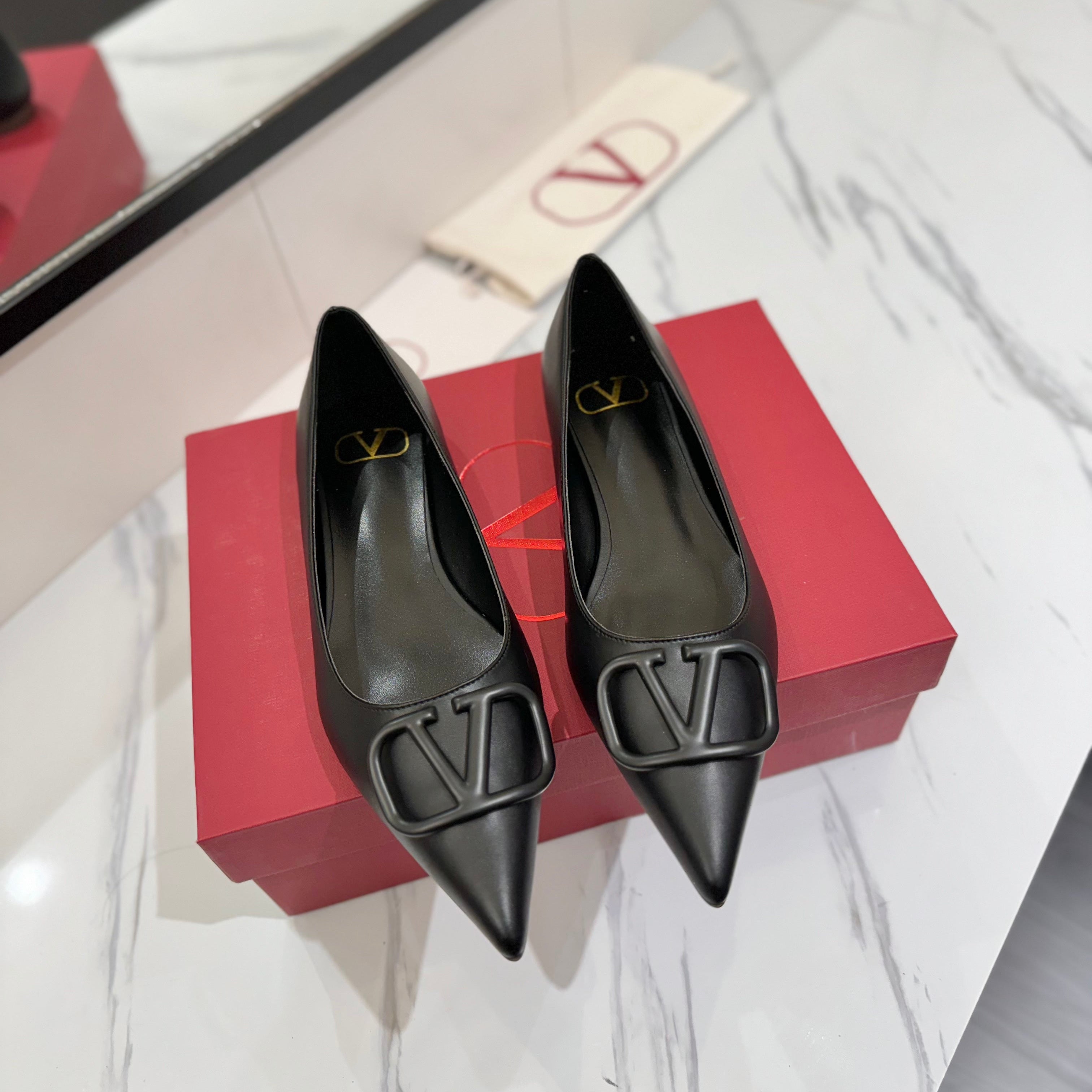 VALENTINO 26S BALLET FLATS IN BLACK SMOOTH CALFSKIN
