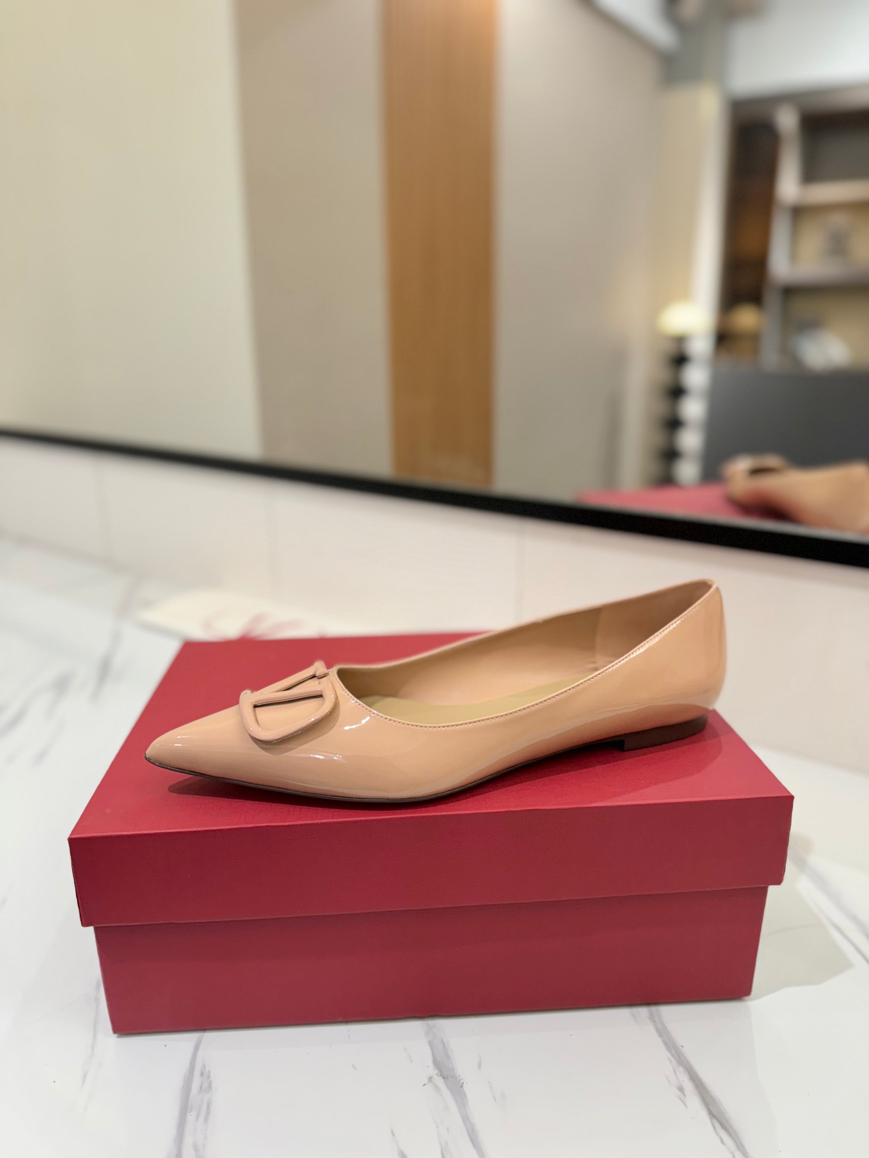 VALENTINO 26S BALLET FLATS IN NUDE PATENT CALFSKIN