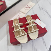 VALENTINO 26S SANDALS IN CREAM WHITE CALFSKIN WITH GOLD STUDS
