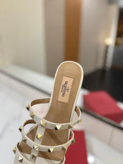 VALENTINO 26S SANDALS IN CREAM WHITE CALFSKIN WITH GOLD STUDS
