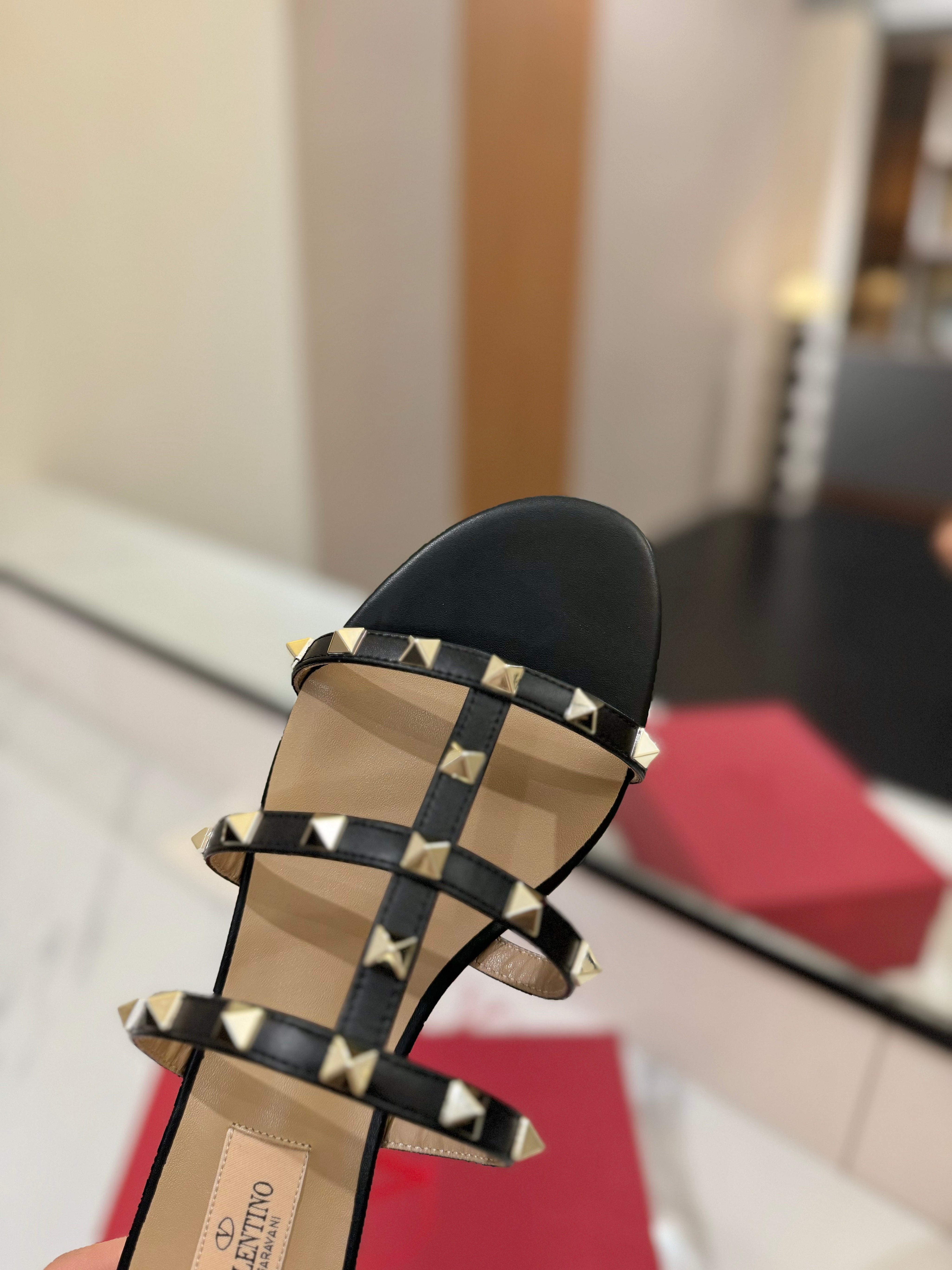 VALENTINO 26S SANDALS IN BLACK CALFSKIN WITH GOLD STUDS