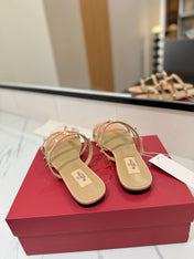 VALENTINO 26S SANDALS IN BEIGE PINK PATENT CALFSKIN WITH GOLD STUDS