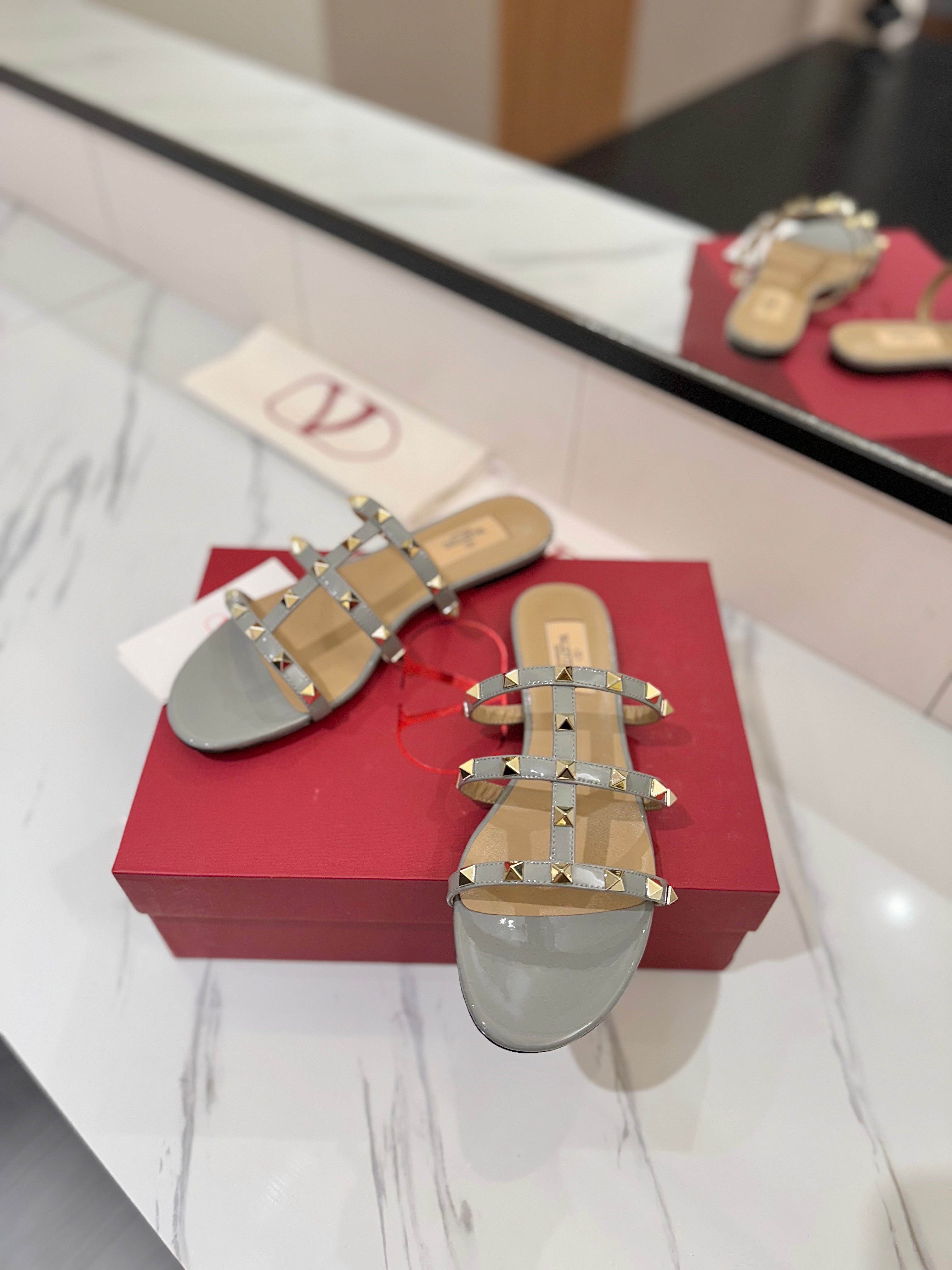 VALENTINO 26S SANDALS IN LIGHT GREY PATENT CALFSKIN WITH GOLD STUDS