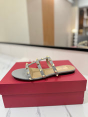 VALENTINO 26S SANDALS IN LIGHT GREY PATENT CALFSKIN WITH GOLD STUDS