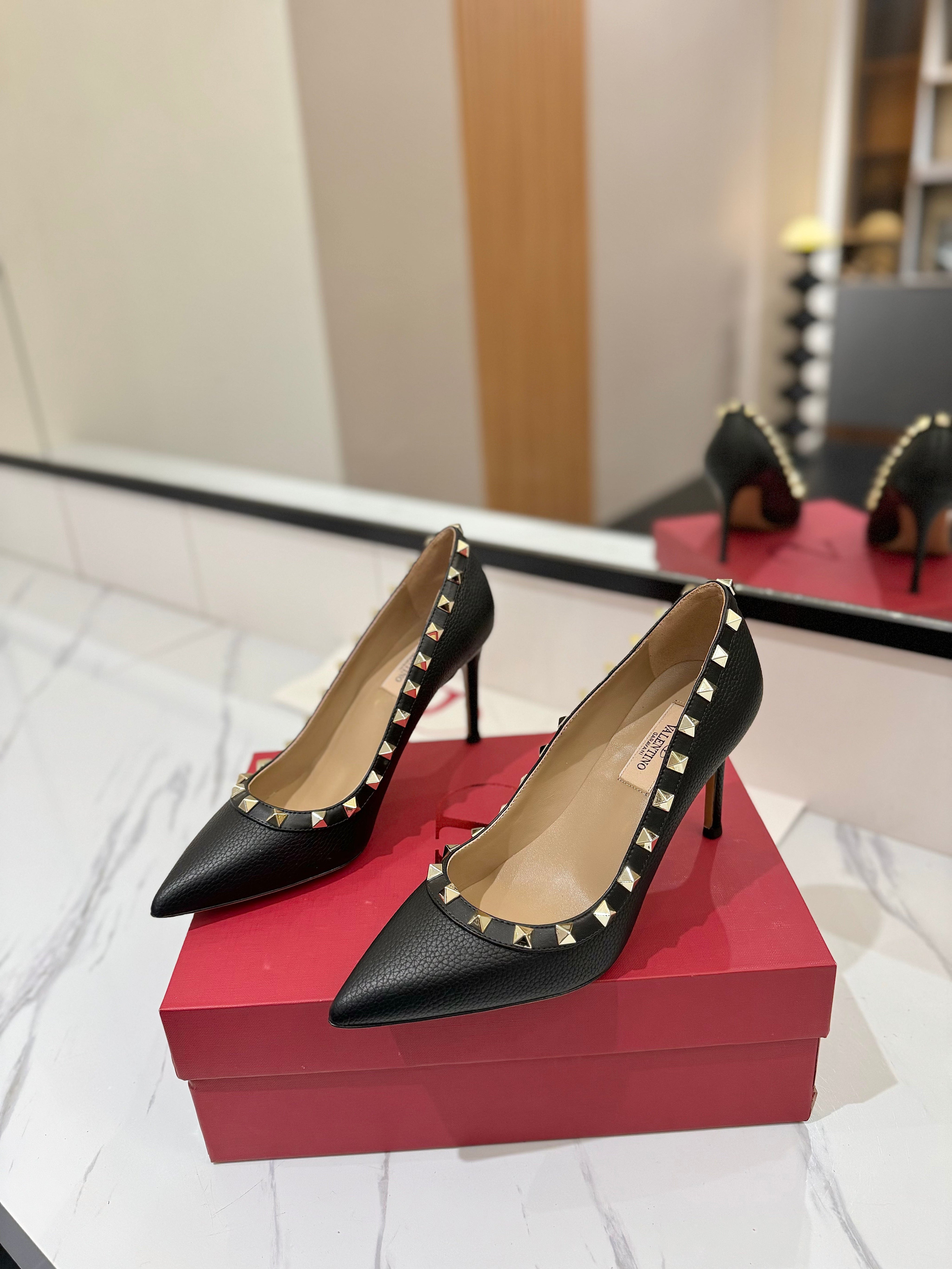 VALENTINO 26S STUDDED HIGH HEELS 90 MM IN BLACK CALFSKIN