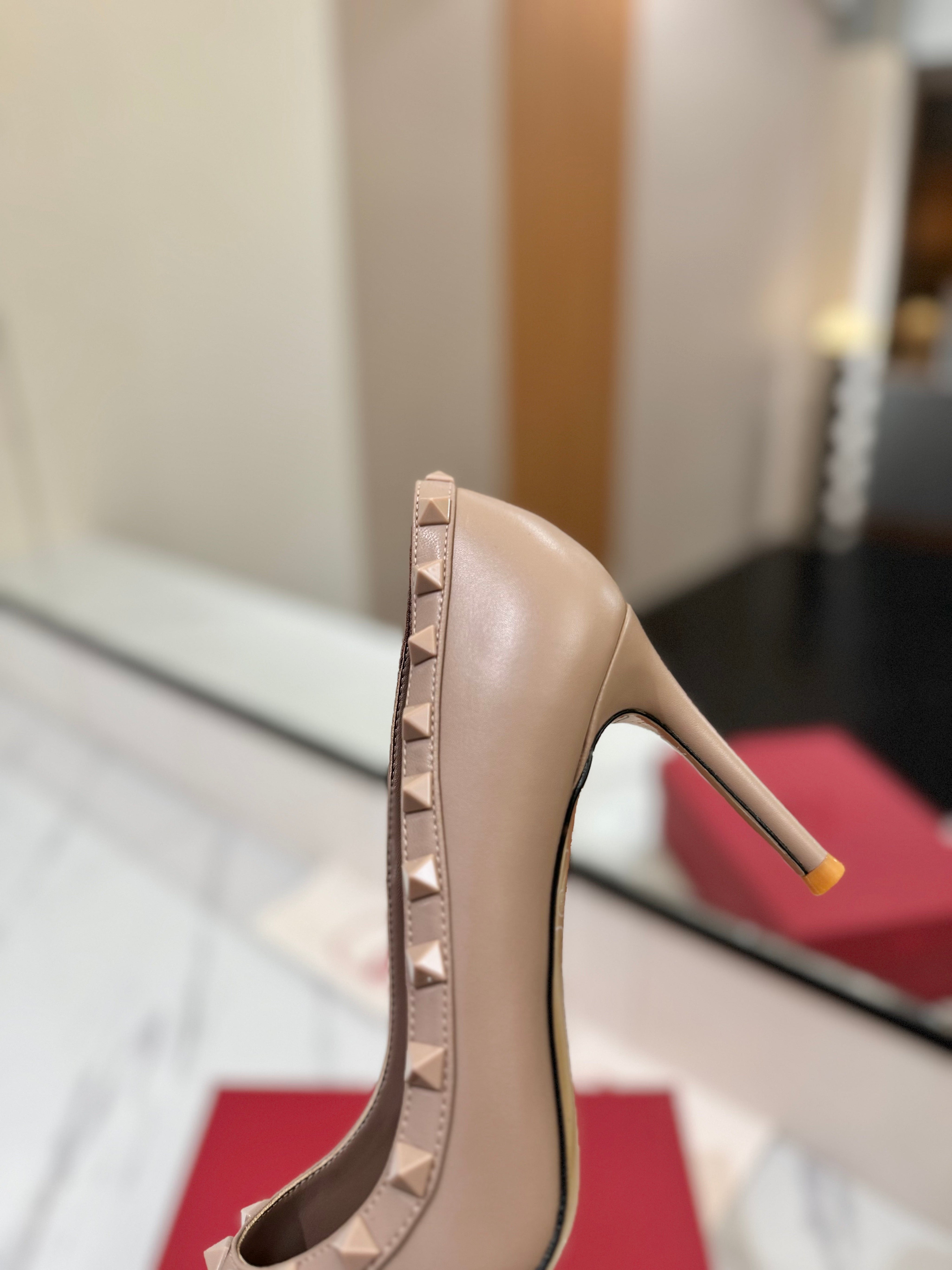 VALENTINO 26S STUDDED HIGH HEELS 90 MM IN MATTE NUDE CALFSKIN