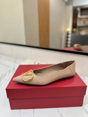 VALENTINO 26S BALLET FLATS IN NUDE GRAINED CALFSKIN WITH GOLD HARDWARE