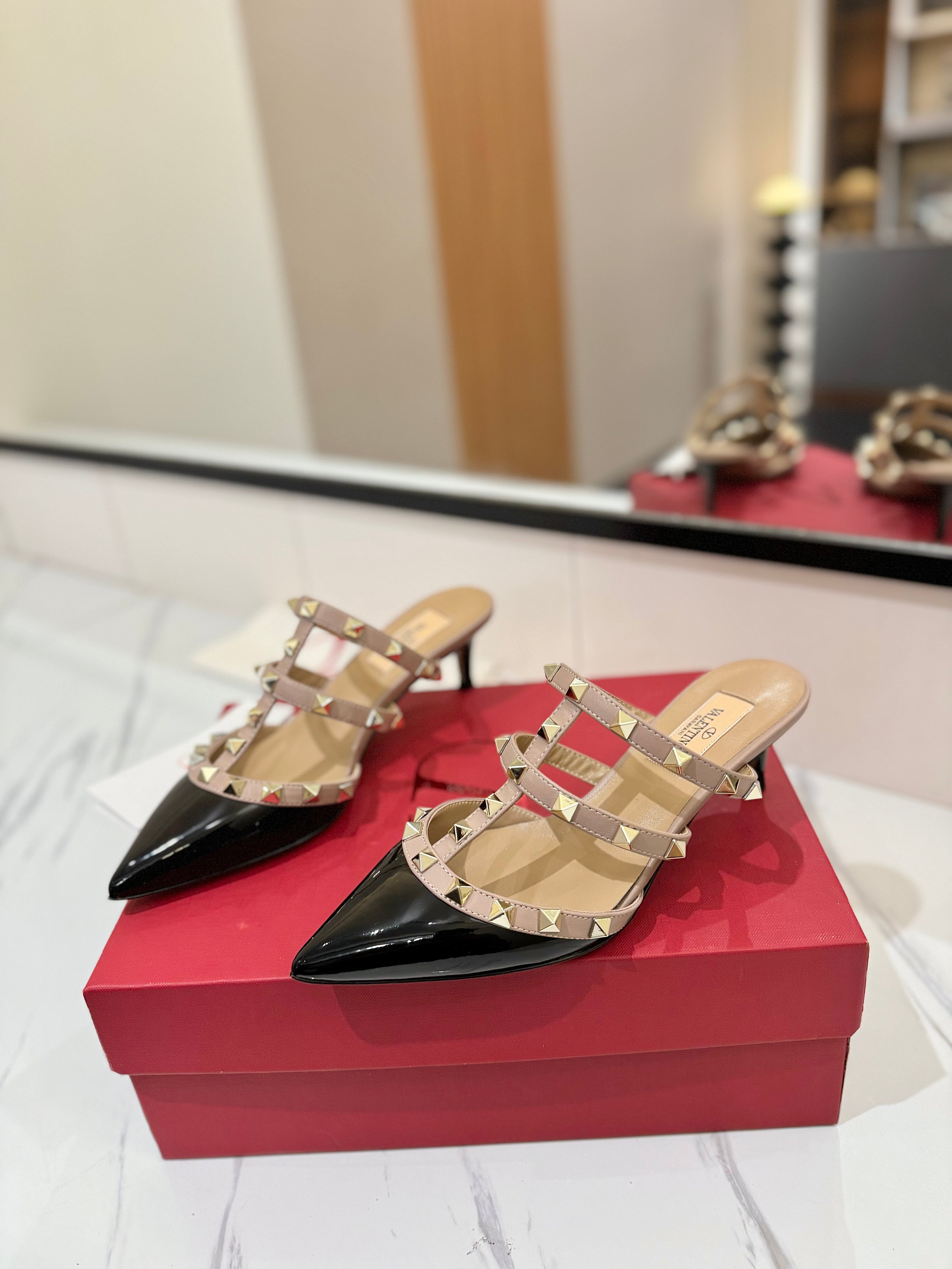VALENTINO 26S STUDDED HEELED MULES 50 MM IN BLACK PATENT CALFSKIN