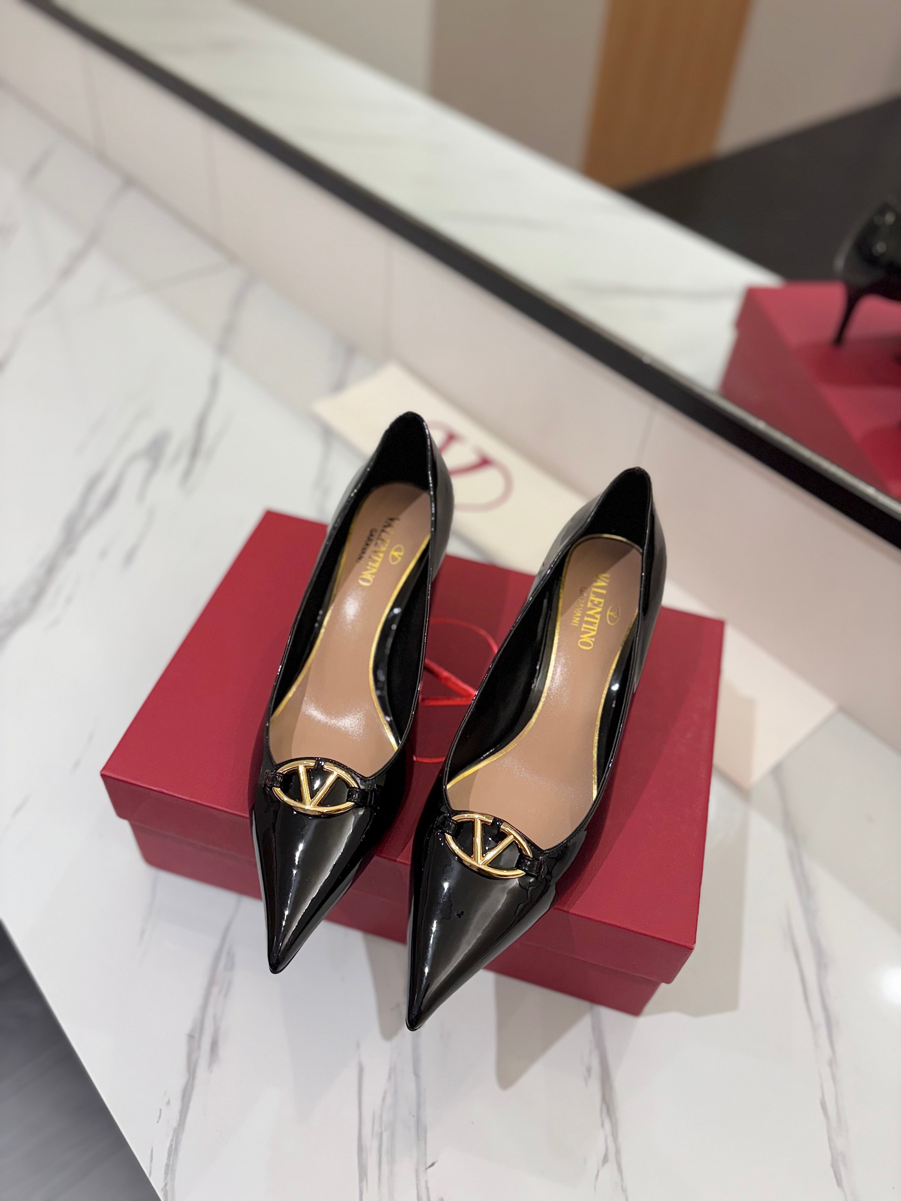 VALENTINO 26S POINTED-TOE PUMPS 65 MM IN BLACK PATENT CALFSKIN