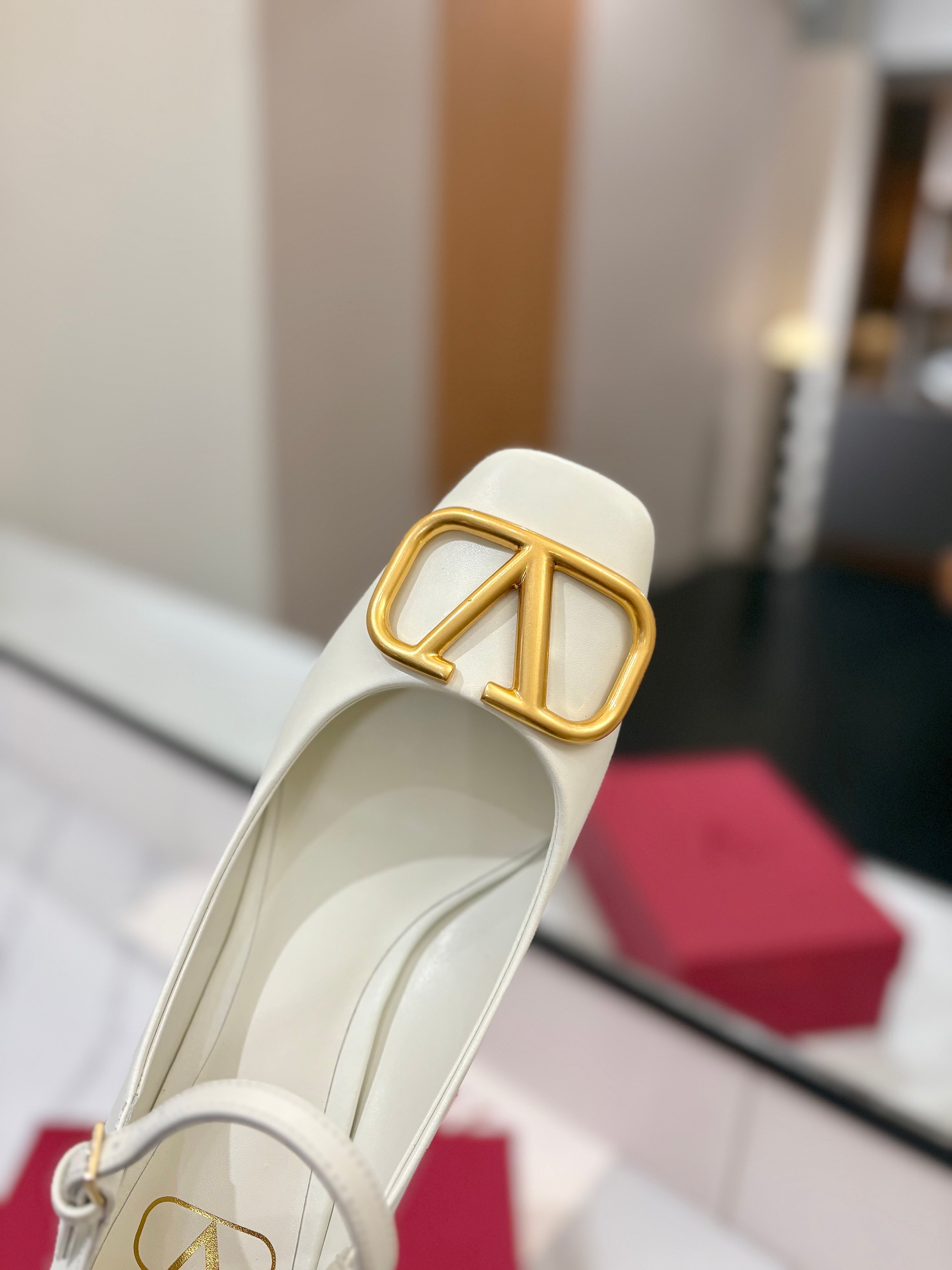 VALENTINO 26S MARY JANE HEELS 60 MM IN WHITE SMOOTH CALFSKIN WITH GOLD HARDWARE